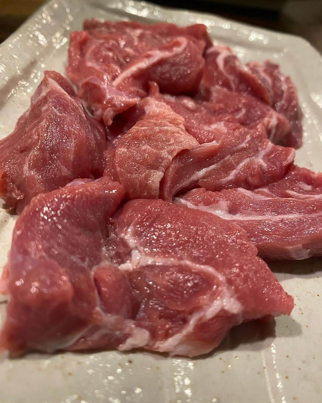 ニッチロー'さんのインスタグラム写真 - (ニッチロー'Instagram)「今日は肉の日  日本一の焼肉の街から  【ろくなもんじゃねぇ】さん  飯田駅からすぐの場所にありこの看板が目を引きます！  お肉はろくなものだらけ！  レバーの網脂巻きは絶対に頼んじゃう  マントや豚カシラが普通にメニューにあるのが飯田焼肉の特徴です！  さあ！今夜は焼肉🥩  #日本一の焼肉の街 #ろくなもんじゃねぇ  #ろくもん #飯田市 #飯田焼肉 #焼肉 #肉の日 #飯田市グルメ #飯田焼肉大使  #プロ焼肉選手 #ニッチロー' #ニックロー #ニッチ飯 #yakiniku  #yakinikucity  #iidacity」9月29日 12時53分 - nicchiro5.1