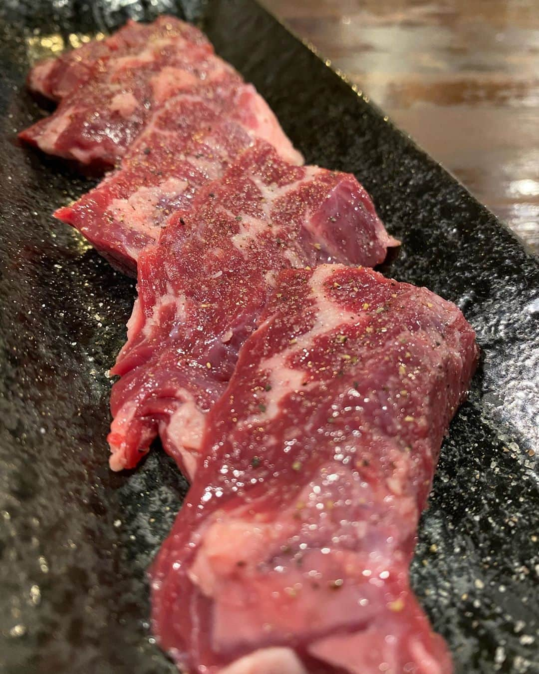 ニッチロー'さんのインスタグラム写真 - (ニッチロー'Instagram)「今日は肉の日  日本一の焼肉の街から  【ろくなもんじゃねぇ】さん  飯田駅からすぐの場所にありこの看板が目を引きます！  お肉はろくなものだらけ！  レバーの網脂巻きは絶対に頼んじゃう  マントや豚カシラが普通にメニューにあるのが飯田焼肉の特徴です！  さあ！今夜は焼肉🥩  #日本一の焼肉の街 #ろくなもんじゃねぇ  #ろくもん #飯田市 #飯田焼肉 #焼肉 #肉の日 #飯田市グルメ #飯田焼肉大使  #プロ焼肉選手 #ニッチロー' #ニックロー #ニッチ飯 #yakiniku  #yakinikucity  #iidacity」9月29日 12時53分 - nicchiro5.1