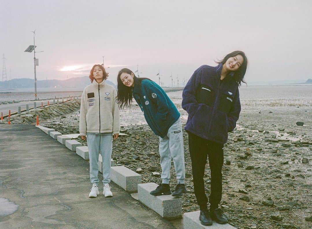 가로수길 , Seoulのインスタグラム：「For @dynafit_kr 📸📸 B . 바닷길이 열리던 신기한 대부도 😆 서현 서윤 정흠과 함께 🔥」