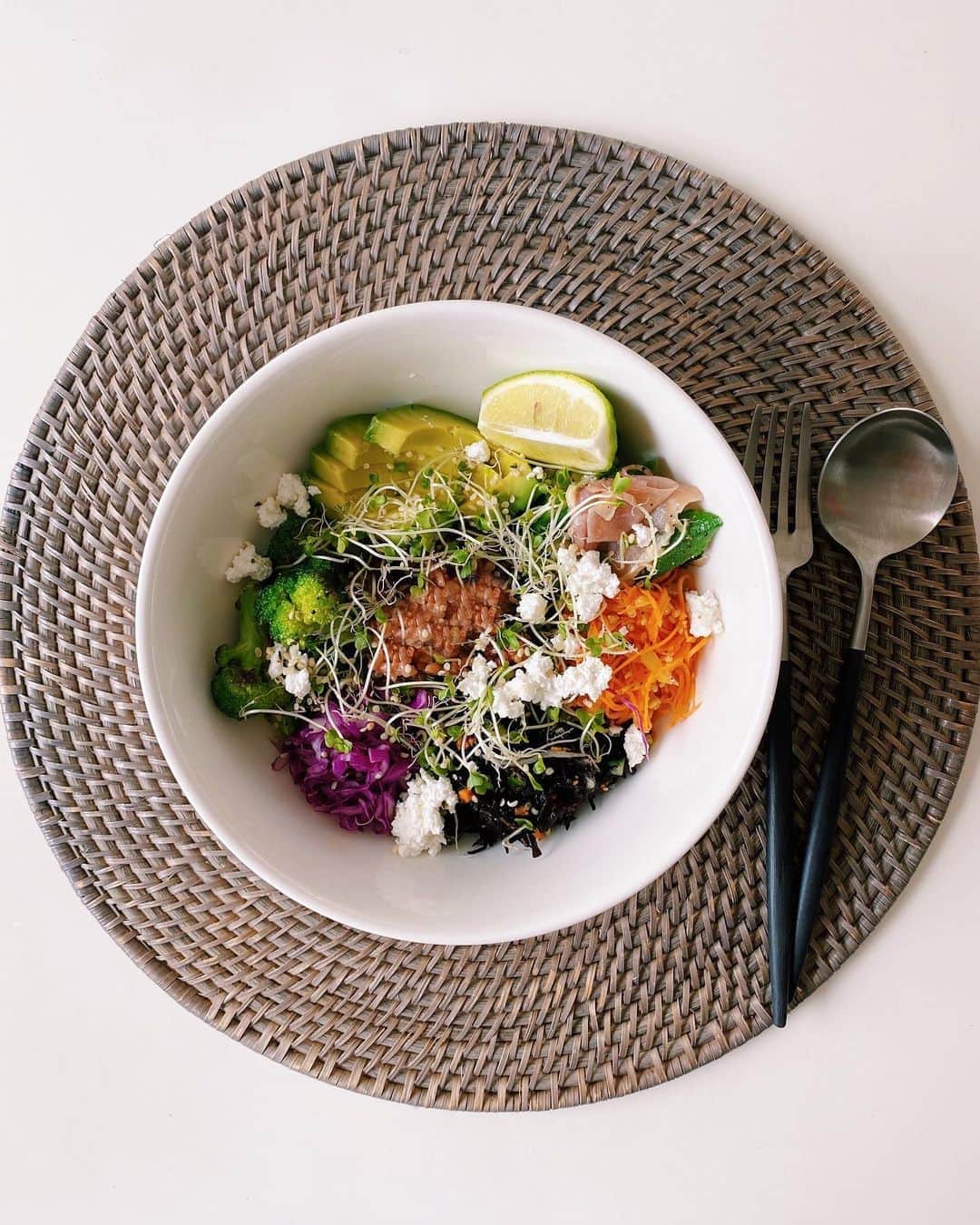 Risako Yamamotoさんのインスタグラム写真 - (Risako YamamotoInstagram)「Salad bowl for lunch🥣🍃 ミネラルたっぷりの内容♡ ・ 酵素玄米、キャロットラペ、アボカドひじきの梅酢サラダ、レッドキャベツ、ブロッコリーのレモン塩和え🥣 ・ ・ #wacchiskitchen #おうちごはん  #salad #saladlunch #サラダランチ #サラダ #healthylifestyle #healthyfood #わっちのサラダ #superfood #スーパーフード #Enjoyベジコン #PR #野菜がイキイキレシピで賞 @ja_hyogo のキャンペーンに参加しました🥦」9月29日 12時58分 - risako_yamamoto