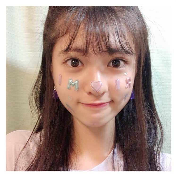 凛美さんのインスタグラム写真 - (凛美Instagram)「🍬🎟🍼﻿ ﻿ 自撮り選手権の写真たち~⸜❤︎⸝‍﻿ 顔にR I♡M I のシールやユニコーンの﻿ シールを貼ったよ~!!﻿ お洋服と色を合わせたのがポイント!﻿ ﻿ （なんか、この写真...幼い?👶🏻）﻿ ﻿ ﻿ ﻿ ﻿ 悔しかったけど！﻿ ランクインしたニコモちゃんたち﻿ すっごくすっごく可愛い...♡﻿ @nicola_magazine にも写真が上がっています！﻿ ランクインした写真はぜひ紙面で﻿ チェックしてね!!✨まだ間に合うよ!!﻿ ﻿ あとちょっとで11月号発売だね！﻿ 楽しみ~☺︎﻿ #nicola#ニコラ#ニコモ#自撮り選手権#映え写真#jc2#中二女子#中学生モデル#シール#メイク」9月29日 13時16分 - rimi_kenon_official