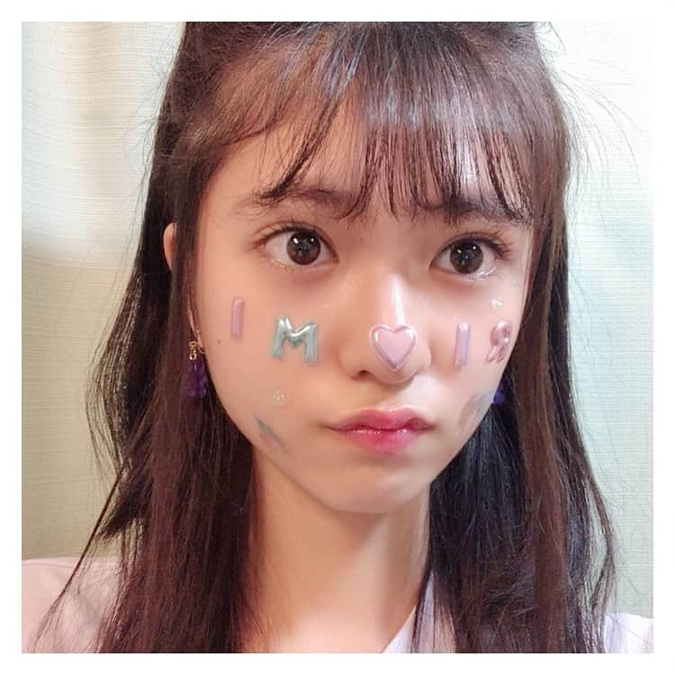 凛美さんのインスタグラム写真 - (凛美Instagram)「🍬🎟🍼﻿ ﻿ 自撮り選手権の写真たち~⸜❤︎⸝‍﻿ 顔にR I♡M I のシールやユニコーンの﻿ シールを貼ったよ~!!﻿ お洋服と色を合わせたのがポイント!﻿ ﻿ （なんか、この写真...幼い?👶🏻）﻿ ﻿ ﻿ ﻿ ﻿ 悔しかったけど！﻿ ランクインしたニコモちゃんたち﻿ すっごくすっごく可愛い...♡﻿ @nicola_magazine にも写真が上がっています！﻿ ランクインした写真はぜひ紙面で﻿ チェックしてね!!✨まだ間に合うよ!!﻿ ﻿ あとちょっとで11月号発売だね！﻿ 楽しみ~☺︎﻿ #nicola#ニコラ#ニコモ#自撮り選手権#映え写真#jc2#中二女子#中学生モデル#シール#メイク」9月29日 13時16分 - rimi_kenon_official