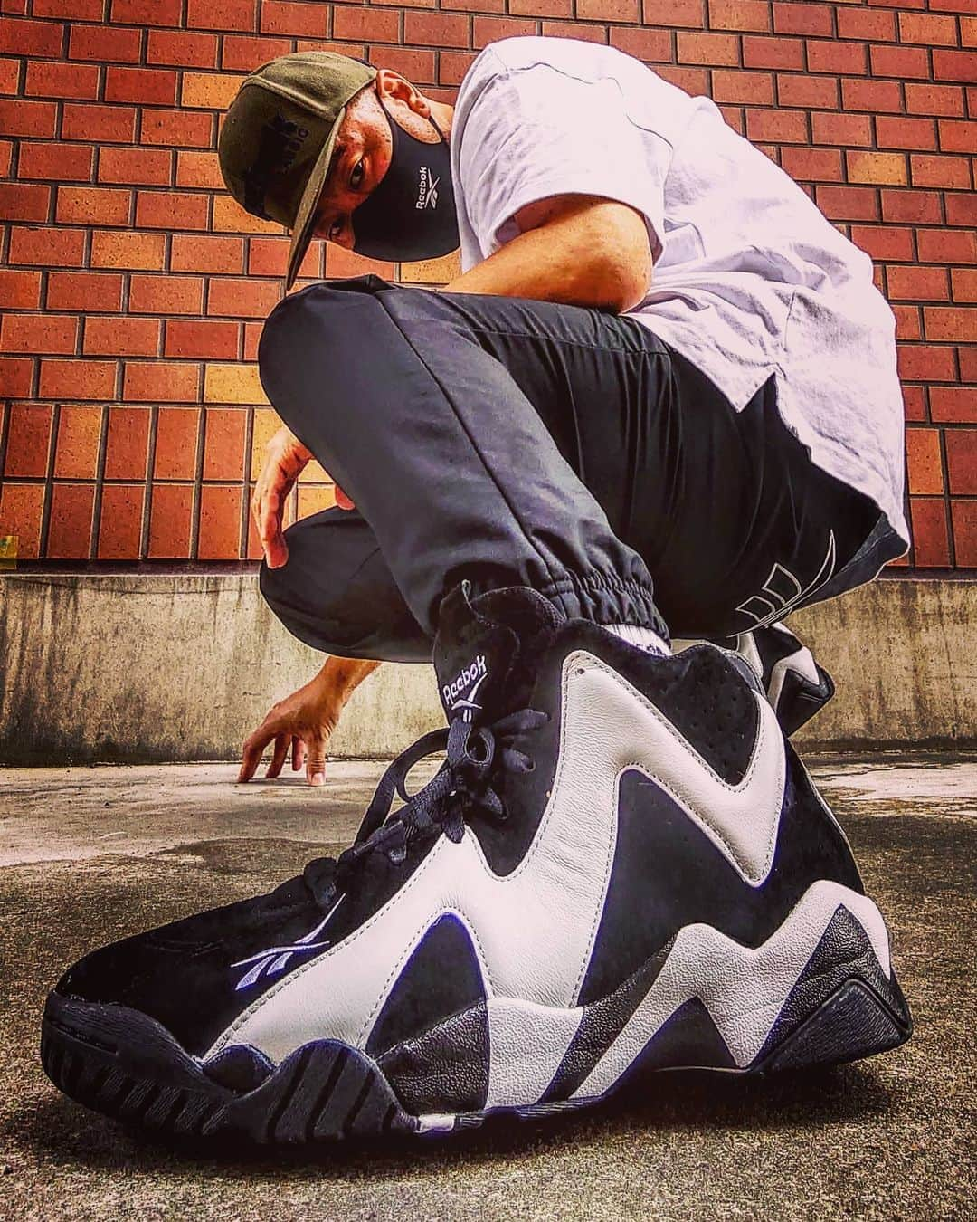 レイザーラモンRGさんのインスタグラム写真 - (レイザーラモンRGInstagram)「Reebok Kamikaze II ！25周年を記念して1995年当時のカラーリングで復刻です！Reebokはマスクもあるよ！ Shaqnosisも1995年、ニック・ヴァン・エクセルが履いてたThe blastが1996年。いいデザインいい時代。  #キモ撮り #KIMODORI #reebokkamikaze #reebokkamikaze2」9月29日 13時17分 - rgrazorramon