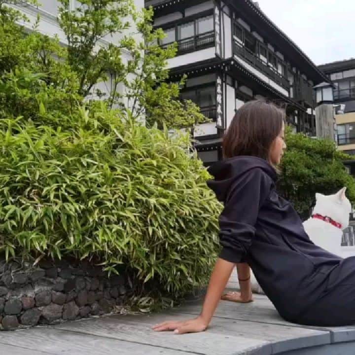 脇田恵子のインスタグラム：「最近は思いっきりお洒落をすることもなく自分らしく超ラフに自分に振り回されるつつも流れて生きております脇田です🤗  皆さんにお知らせです😉。  持続的な環境意識の波及を第一に考える @econo_me_p2c にプロジェクトの一員として参加します🤭  エコを考えるきっかけを少しでも届けられるといいなぁ😆 ただいまサンプル作成中ですのでお知らせするねぇ。  自然と共存できて無理のない環境作りが目標🤗」