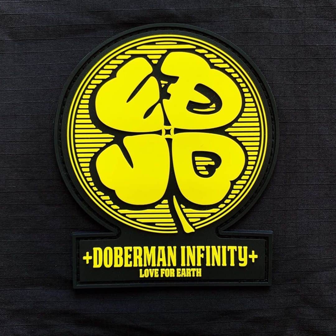 野替愁平のインスタグラム：「DOBERMAN INFINITY Eco Bag 4つ葉のクローバー🍀 Design by #SWAY  #DI #ecoD #procreate」