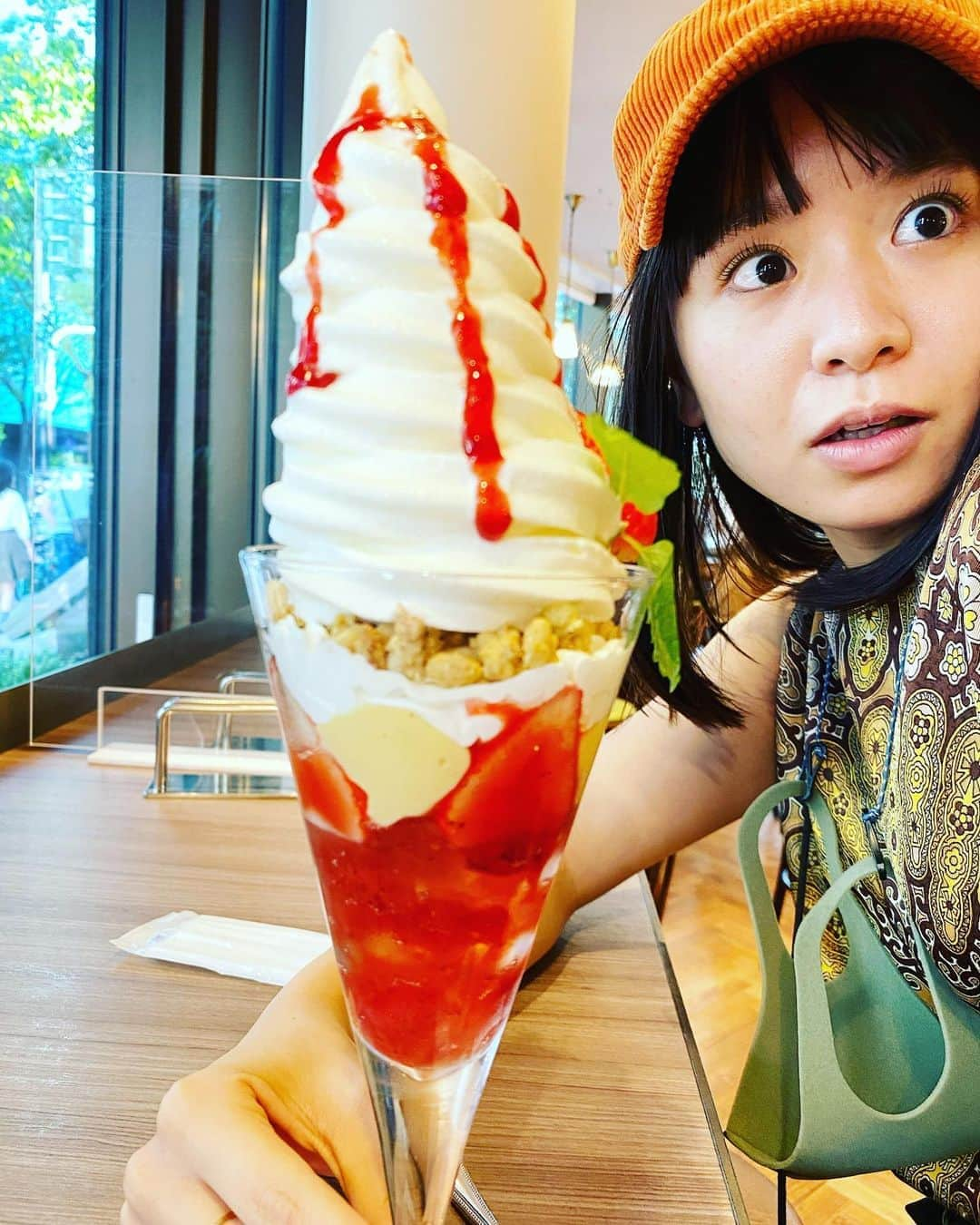 小春さんのインスタグラム写真 - (小春Instagram)「そんで自分のも食べる  #姉カメラ」9月29日 13時52分 - suttokodokkoiii