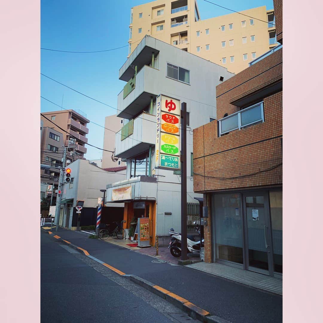 松野井雅（原紗央莉）さんのインスタグラム写真 - (松野井雅（原紗央莉）Instagram)「#松本湯 ( @matsumotoyu1010 )にて🧖‍♀️🧖‍♀️ アーバンな街並みと共に 贅沢な屋上 #テントサウナ 90分⛺️⛺️ #モルジュ #モビバ ホッッカホカ熱々のひととき マウンテンハーブのアロマ水が好みだった🌿 #セルフロウリュウ 出会いに 環境に 感謝しかありません 気持ち良かった〜🌃🌕 来月も開催あるそうです ぜひに♨️ #サウナ #水風呂 #外気浴 大好きすぎる🧡🧡🧡🧡」9月29日 14時07分 - miyavimatsunoi