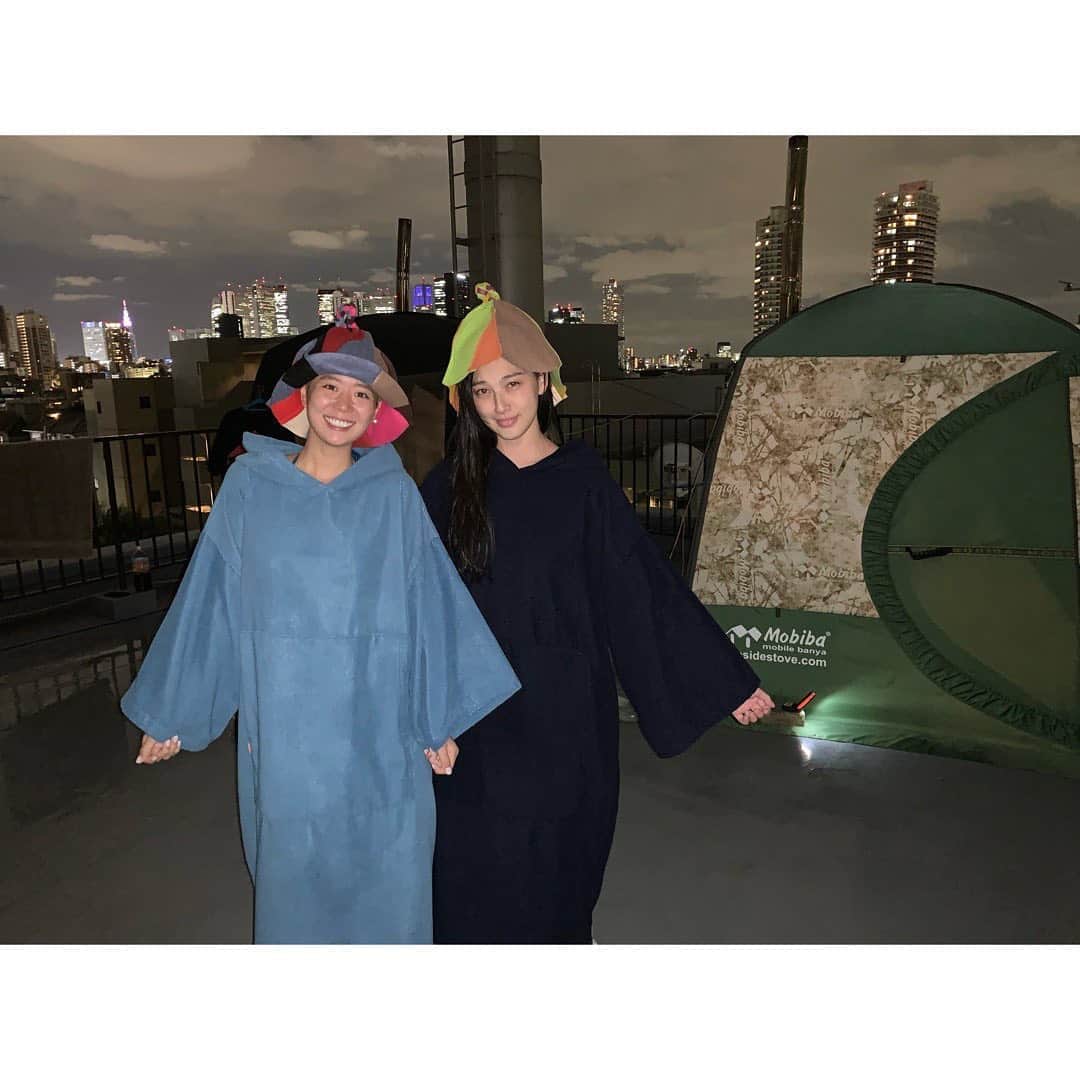 松野井雅（原紗央莉）さんのインスタグラム写真 - (松野井雅（原紗央莉）Instagram)「#松本湯 ( @matsumotoyu1010 )にて🧖‍♀️🧖‍♀️ アーバンな街並みと共に 贅沢な屋上 #テントサウナ 90分⛺️⛺️ #モルジュ #モビバ ホッッカホカ熱々のひととき マウンテンハーブのアロマ水が好みだった🌿 #セルフロウリュウ 出会いに 環境に 感謝しかありません 気持ち良かった〜🌃🌕 来月も開催あるそうです ぜひに♨️ #サウナ #水風呂 #外気浴 大好きすぎる🧡🧡🧡🧡」9月29日 14時07分 - miyavimatsunoi
