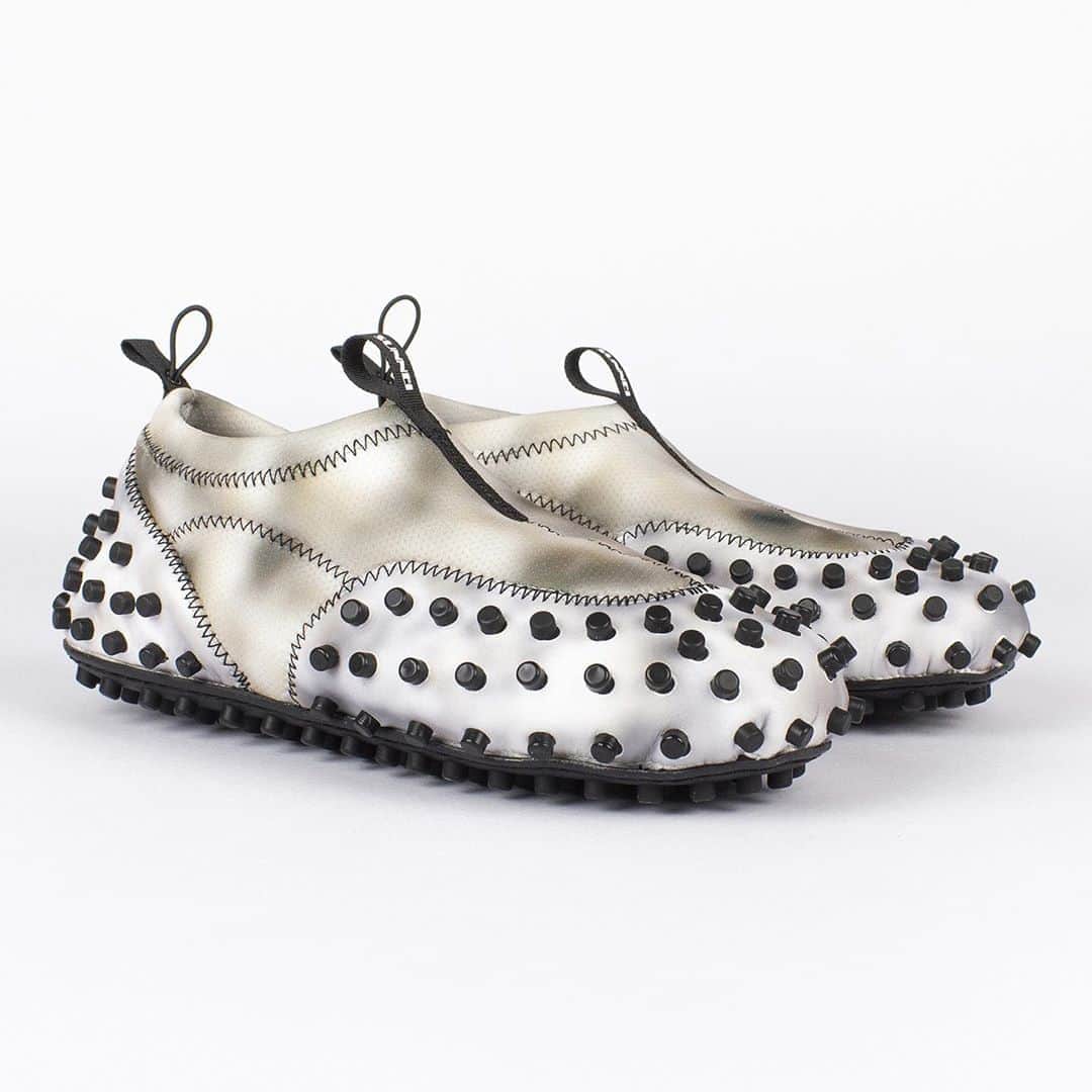 HYPEBEASTさんのインスタグラム写真 - (HYPEBEASTInstagram)「@hypebeastkicks: @sunnei is in the future with its latest 1000CHIODI shoe. Constructed from a technical fabric and overlayed with luxurious leather for support, the silhouette has been covered in injected rubber dots which add a whole new level of futurism and uniquity. It can be found on the toe, side, and at the heel, and also wrapped underneath the shoe to create an outsole that is both comfortable and grippy. Expect it to release in a number of colorways in the coming months.⁠⠀ Photo: SUNNEI」9月29日 14時21分 - hypebeast