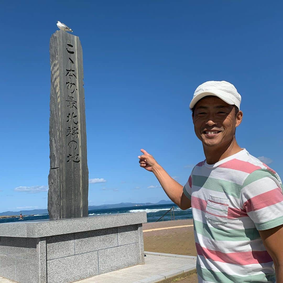 桧山進次郎さんのインスタグラム写真 - (桧山進次郎Instagram)「実は本州最北端の青森県下北半島、大間に来ています‼️ 恐らく初めて青森県に来たような気が（ヤッタァー）  大間と言えばマグロ🎣  そうなんです。マグロ釣りを始めて6年。未だに釣った事がなく今回は気合が入っての大間っす💪 ただ昨日は海が荒れていたので舟が出ず観光のみ。 夕方は船長の声掛けもあって地元の野球少年達と急きょ楽しく野球教室を😁  皆んなからパワーを貰って初のマグロゲットするぞ‼️ #奥戸マリンズ #マグロ  #マグロ釣り  #大間のマグロ  #下北半島  #桧山進次郎」9月29日 14時32分 - hihihihi_yan