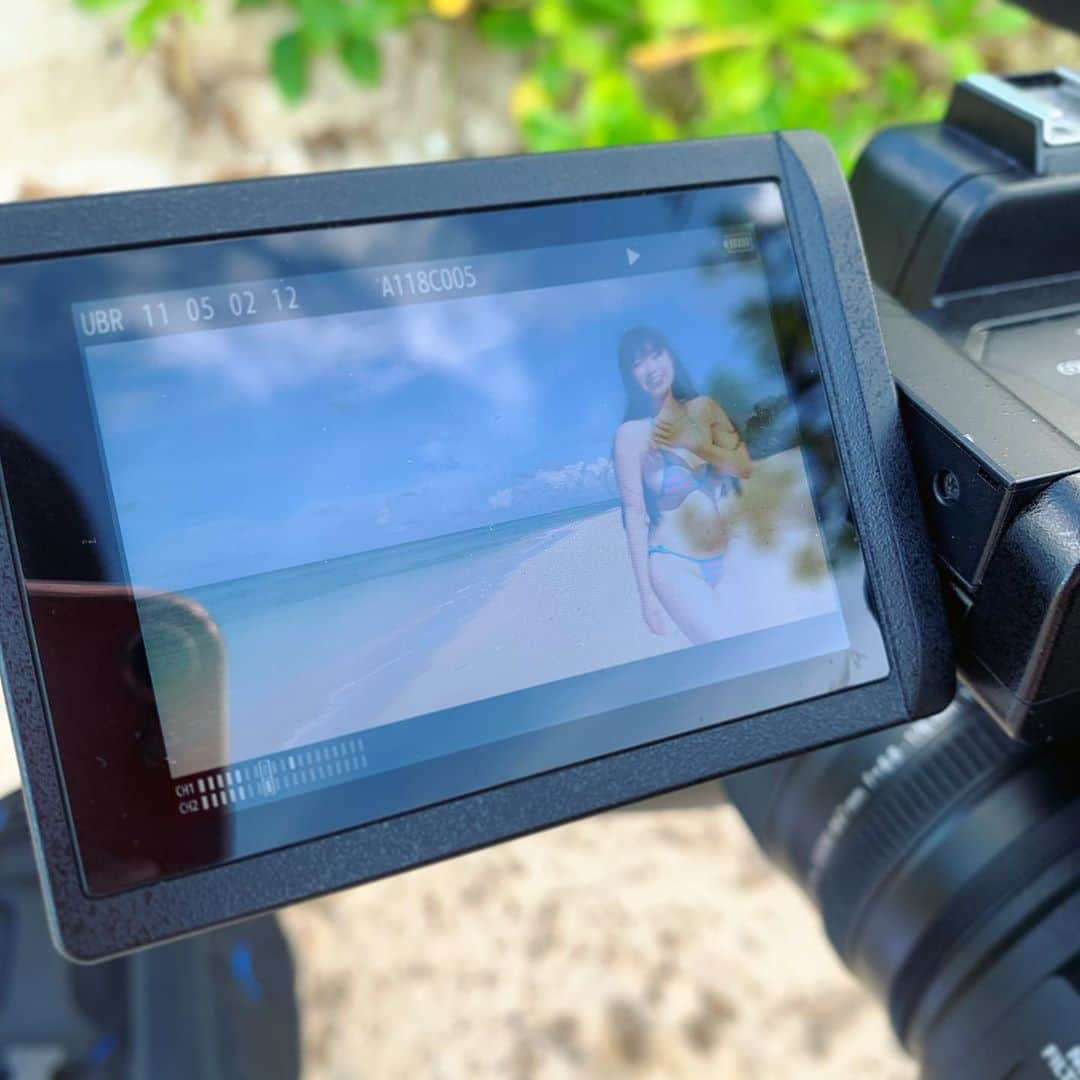 小田飛鳥さんのインスタグラム写真 - (小田飛鳥Instagram)「やっぱり宮古島綺麗だなー🌴☀️ 笑顔満載の、熱々な作品楽しみにお待ち下さいね🥰 さんぴん茶ガブガブ飲みながら撮影頑張りました！ #gravure #gravureidol #イメージdvd #blacklonghair #asiangirl #japanesegirl #sexy #bikini #swimwear」9月29日 14時38分 - asuka_oda_0320