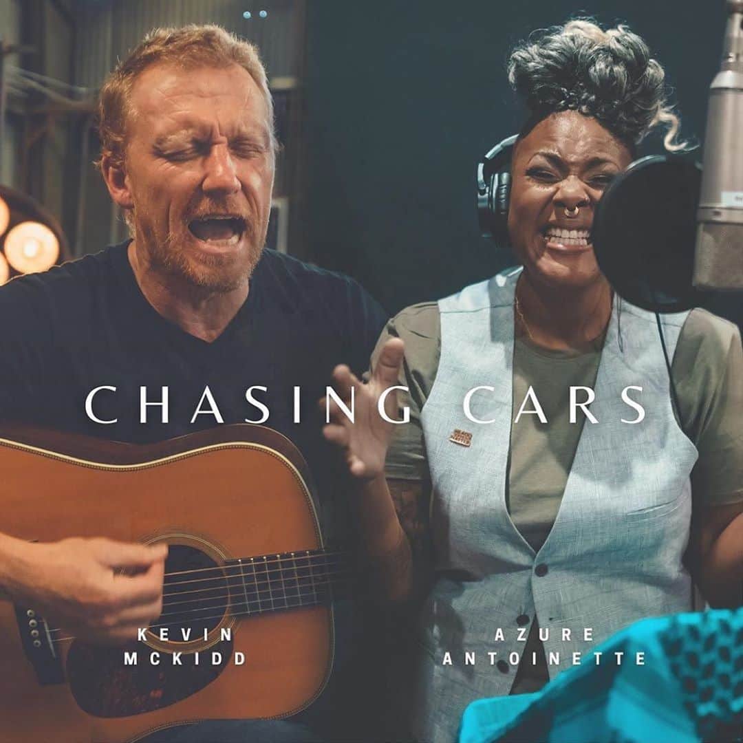 のインスタグラム：「Friends! My dear @therealkmckidd and @hello_azureantoinette made this for all the good reasons. Check it out! 🥰 • Hey guys ! Me and @hello_azureantoinette made this thing ..... PLEASE LISTEN to the link in my bio.  https://music.apple.com/us/artist/azure-antoinette/1126030345 PLEASE SHARE the MESSAGE. HELP us CELEBRATE and CHAMPION BLACK LIFE. It does, MATTER. ﻿ ﻿Azure Antoinette + Kevin McKidd have teamed up to create this beautiful cover of Chasing Cars in support of Black life. If you want to end the violence, make a stand, and support Black life, head to iTunes and download the track now, and encourage everyone to do the same today. Black Lives Matter. Black Life Matters. #1milliondownloadsforblacklife ﻿. ﻿“Chasing Cars” ﻿ ﻿Presented by NOIR 20/20 Experience @noir2020exp ﻿Produced by @esticomusic ﻿Video by @donnydoquisa @creativeindvsls ﻿Photography by @mfortphoto ﻿Makeup by @beauty_beyondthescene_ ﻿Original Song by @snowpatrol ﻿. ﻿Kevin - vox/acoustic ﻿Azure - vox/poetry ﻿Joseph McKidd - electric guitar ﻿. ﻿Special thanks to: ﻿Krista Vernoff @kristavernoff ﻿Jen Pastiloff @jenpastiloff ﻿Nathaniel Hunt @nathanielhunt_ ﻿Karyn Thurston @girlofcardigan ﻿Andrea Roche @hereforitpr ﻿Clear Lake Recording @clearlakerecording ﻿Emma Isaacs @emmaisaacs ﻿Lucy Ormonde @lucyormonde ﻿Business Chicks @businesschicks  ﻿ https://music.apple.com/us/album/chasing-cars-single/1533238238」