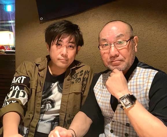 のインスタグラム：「少し遅れの敬老の日祝いということで父と銀座の焼肉へ。肉の日だしね。新鮮で美味しかった〜！  #敬老の日 #父 #father #焼肉 #肉の日 #銀座 #ホルモンでですけ #delicious」