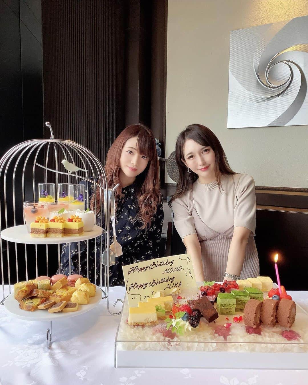 のインスタグラム：「. 誕生日のみかちゃんとわたし💗 @legiantokyo のバースデープレートもかわいいしアフタヌーンティーもかわいかった🌸🕊 ありがとう〜！  . #アフタヌーンティー  #アフタヌーンティー巡り」