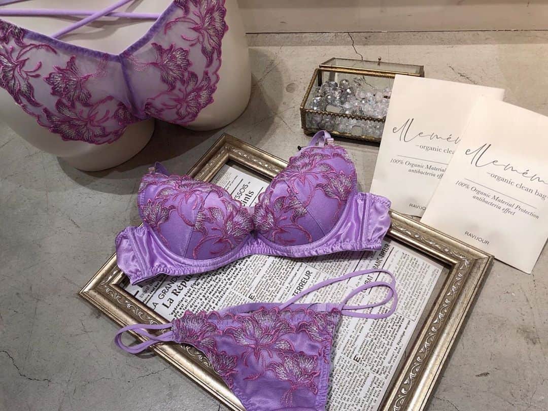 Ravijour札幌4丁目プラザ店のインスタグラム：「#onsale    本日は発売から人気の高いランジェリー #デコルテコードグラマーアップ単品ブラ  のご紹介です🧡 詳しくはブログへ✈  #ラヴィジュール #ravijourstaff  #ravijour_official  #ravijoursapporo」