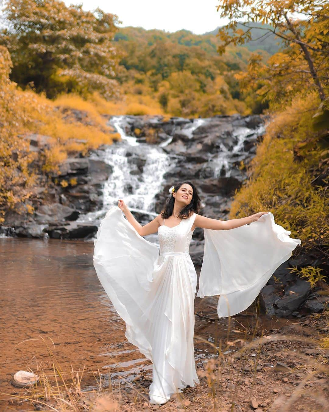 Aakriti Ranaさんのインスタグラム写真 - (Aakriti RanaInstagram)「Always chasing waterfalls! 🤍 Loving this gorgeous outfit from @labeljadebyashima. P.s you can get flat 25% off on your purchase from Jadebyashima.com.  @new_sense_branding  ———————————————————  📸 @duagunjan  #AakritiRana #waterfall #outfitinspiration #gown #nature #wanderlust #outfit #lookbook」9月29日 15時46分 - aakritiranaofficial