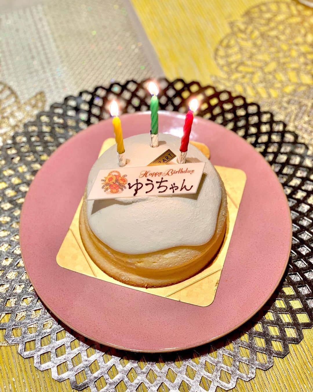 吉村優さんのインスタグラム写真 - (吉村優Instagram)「８月の思い出投稿🥂 * 高校時代の大心友たちと おうちご飯💓 * 奇跡的にみんな東京在住なのに 4人で集まれたの数年ぶり🥺 * しかも🎂ケーキ持ってきてくれて 嬉しすぎた😘 いくつになっても バースデーケーキってテンション上がる〜😍笑 * #おうちご飯 #birthday #birthdaycake」9月29日 15時58分 - yuyoshimura87