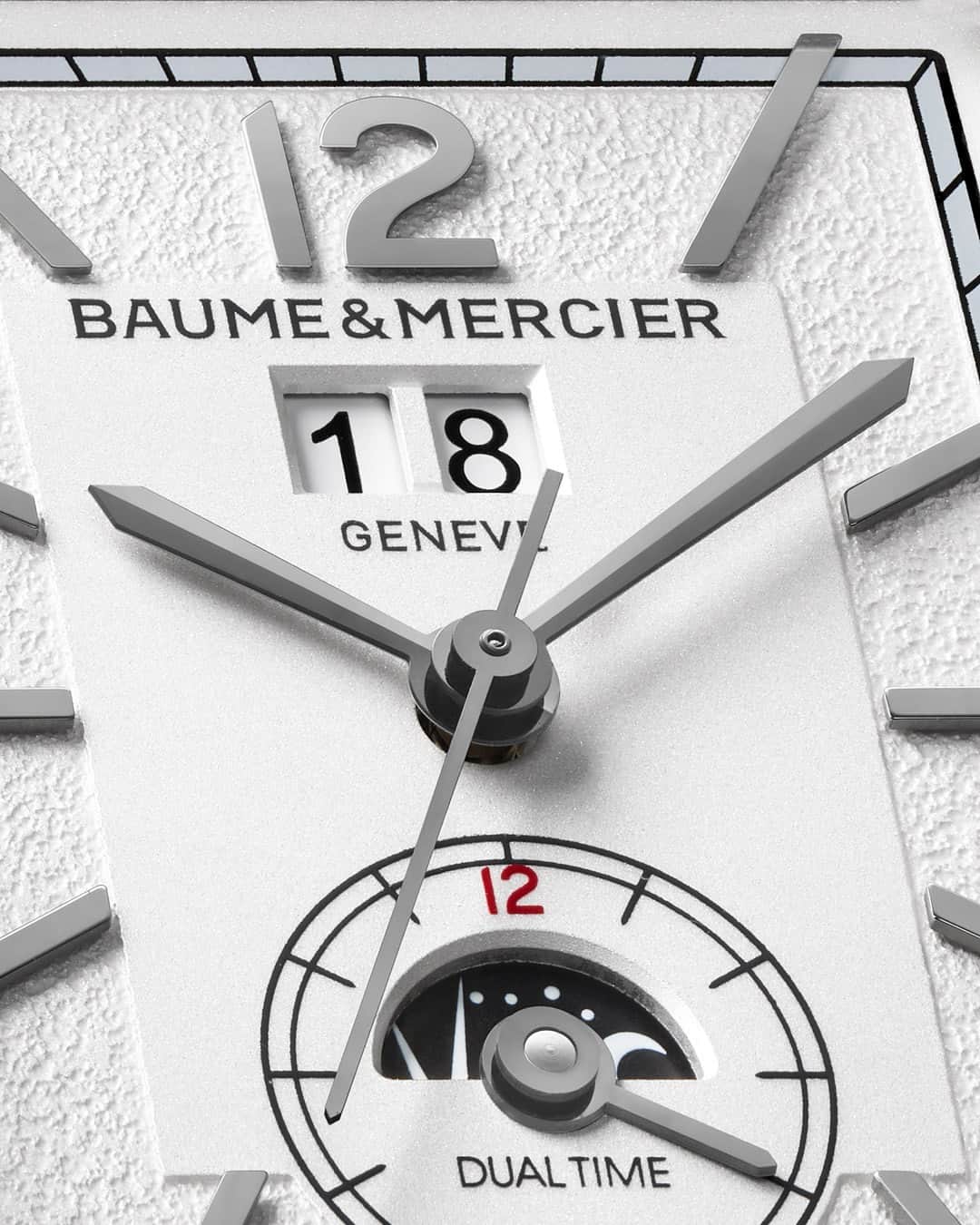 ボーンメルシーのインスタグラム：「The Hampton 10523 lets you wear time - perfect for the avid traveler.  -- Hampton 10523 Dual time, Automatic Swiss movement, Rectangular stainless steel case, Alligator strap -- #BaumeetMercier #Hampton #Automatic #DualTime #OnTheWrist #WatchesofInstagram #GentsWatch  #WatchGram #WatchFam」
