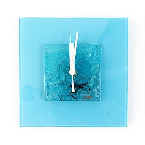 comb de shioさんのインスタグラム写真 - (comb de shioInstagram)「時計から、アートのある生活、はじめませんか？  glass art clock by Isako TODA﻿ ﻿ #アートのある暮らし ﻿ ------------------------﻿ 【作品リスト】﻿ ﻿ ■ ガラスアート時計・「Thin ice」 C_190321  オンラインショップ掲載中 ﻿ ﻿ #combdeshio﻿ #コムデシオガラス ﻿ #コムデシオ ﻿ #ガラス作家杜多一菜子﻿ #三重県  #三重県津市  #インテリア好きな人と繋がりたい﻿ #インテリアデザイン﻿ #おしゃれインテリア #インテリアアート #壁掛けインテリア #おしゃれな部屋  #抽象画アート #寝室インテリア  #壁掛け時計 #ガラス時計 #新築祝いのプレゼント #結婚祝いのプレゼント  #おうち時間を楽しむアイテム ﻿#インテリア時計  #artist  #interiorart #interiorartwork #artclock #glassclock #japanesecraft #clock」9月29日 16時18分 - comb_de_shio