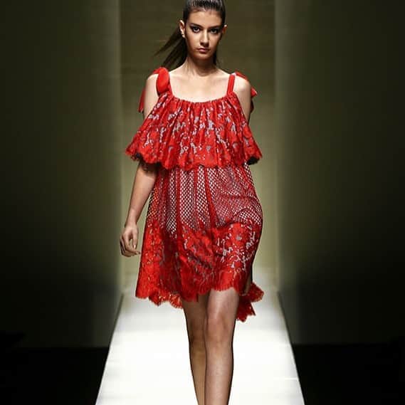 ハンアンスンさんのインスタグラム写真 - (ハンアンスンInstagram)「a red lace dress‼︎  a piece of memory。  #lace #dress #hanahnsoon #ハンアンスン #reddress」9月29日 16時37分 - hanahnsoon