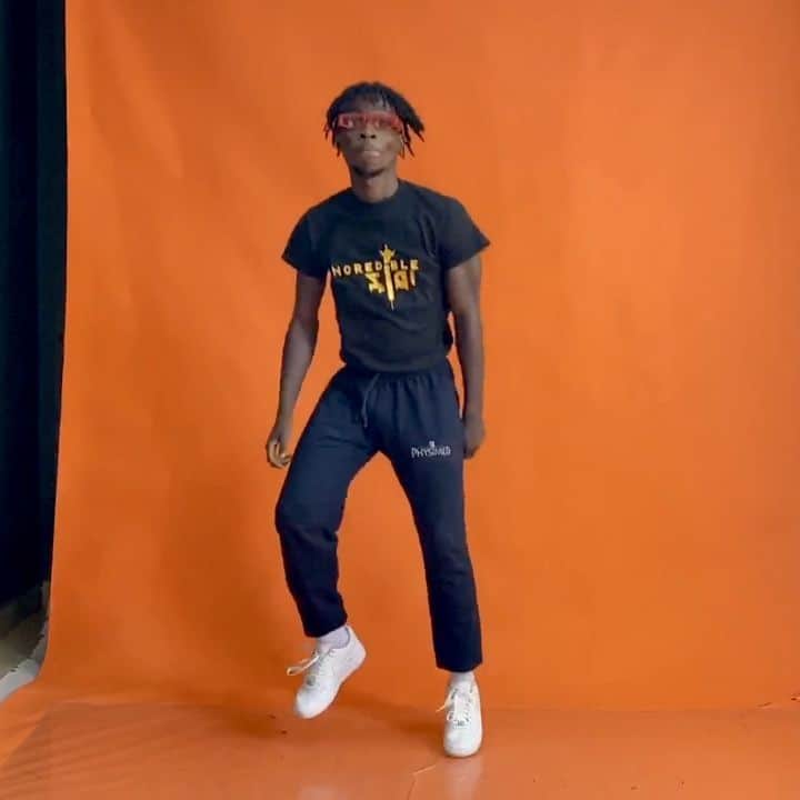 Fuse ODGのインスタグラム：「NEW CHALLENGE Loading 💥💥...with @incrediblezigi for the Celebration Dance coming soooon...for the Winners Only...  We bout to switch the vibe for 2020...we will not be defeated...WINNING ONLY..raa raa raahhhh  Winning OUT NOW..cliick up der 👆🏿  #Winning #CelebrationDanceChallenge #VictoryDanceChallenge  @itztiffanymusic」