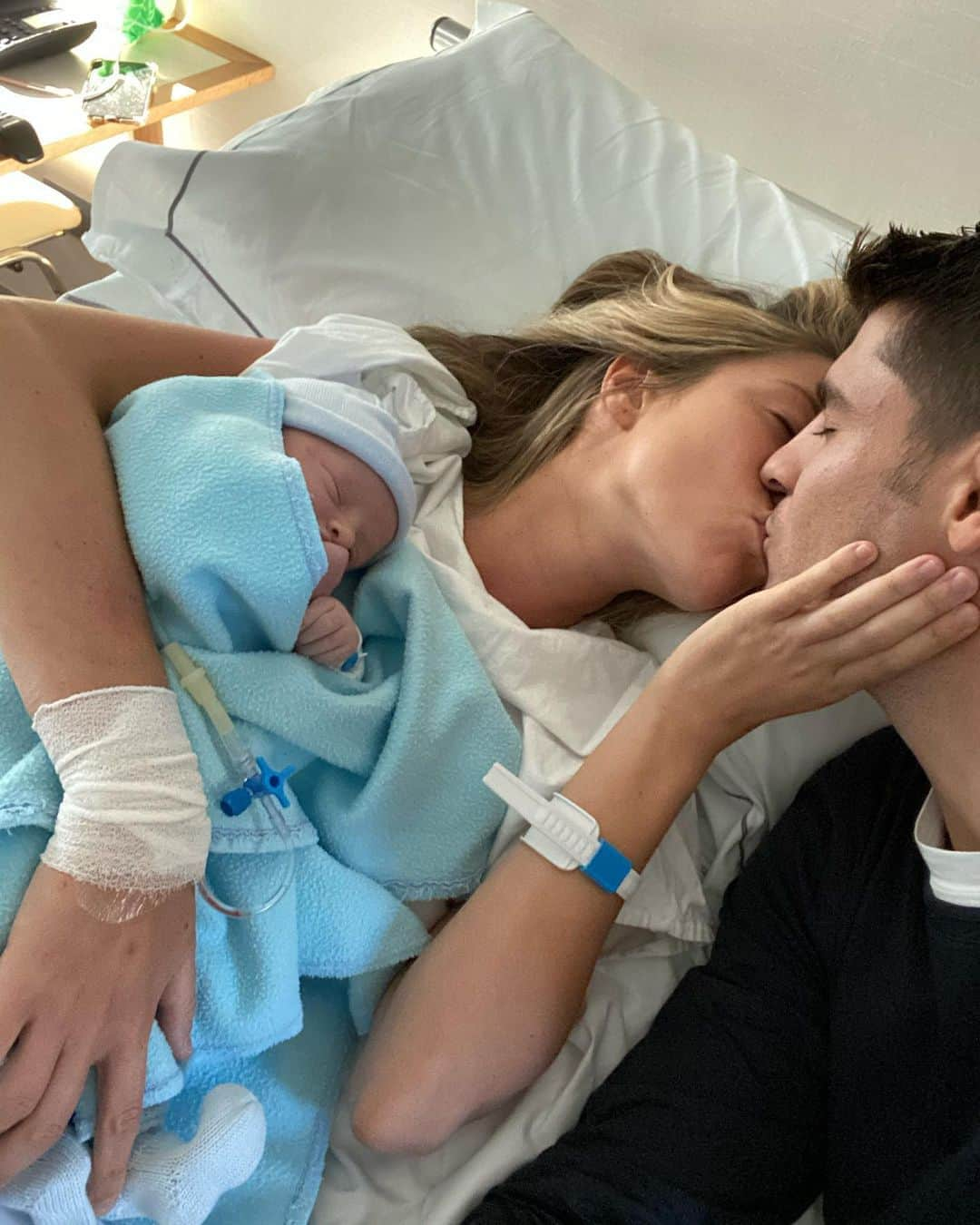 アルバロ・モラタさんのインスタグラム写真 - (アルバロ・モラタInstagram)「Edoardo Morata Campello 29-9-20. Bienvenido al mundo hijo. Su mamá y el bebé están genial los dos. @alicecampello eres increíble, gracias por hacerme un día más el hombre más feliz del mundo. Os amo ❤️👶🏼」9月29日 16時49分 - alvaromorata