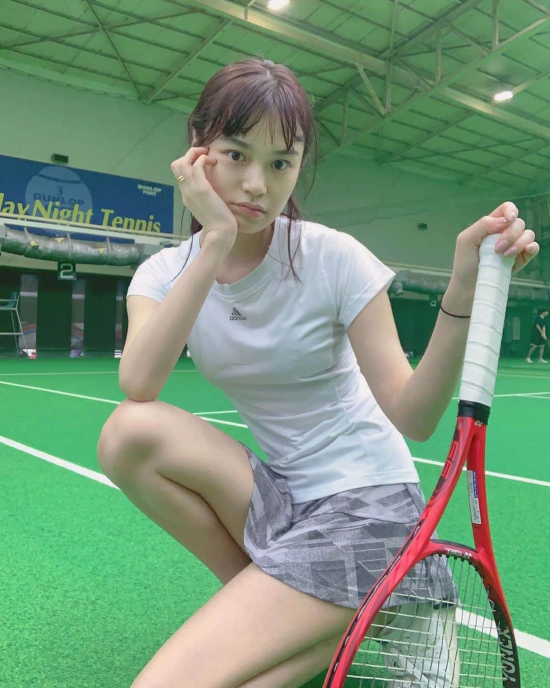 野崎智子さんのインスタグラム写真 - (野崎智子Instagram)「テニスをした日🎾 最近運動しようと思いテニスにハマってます！ ラケット触ったことすらありませんが..楽しいっっ！ もっとしっかり返せるようになったら もっと楽しいだろうな🥺がんばろ🔥」9月29日 17時20分 - tomoconozaki