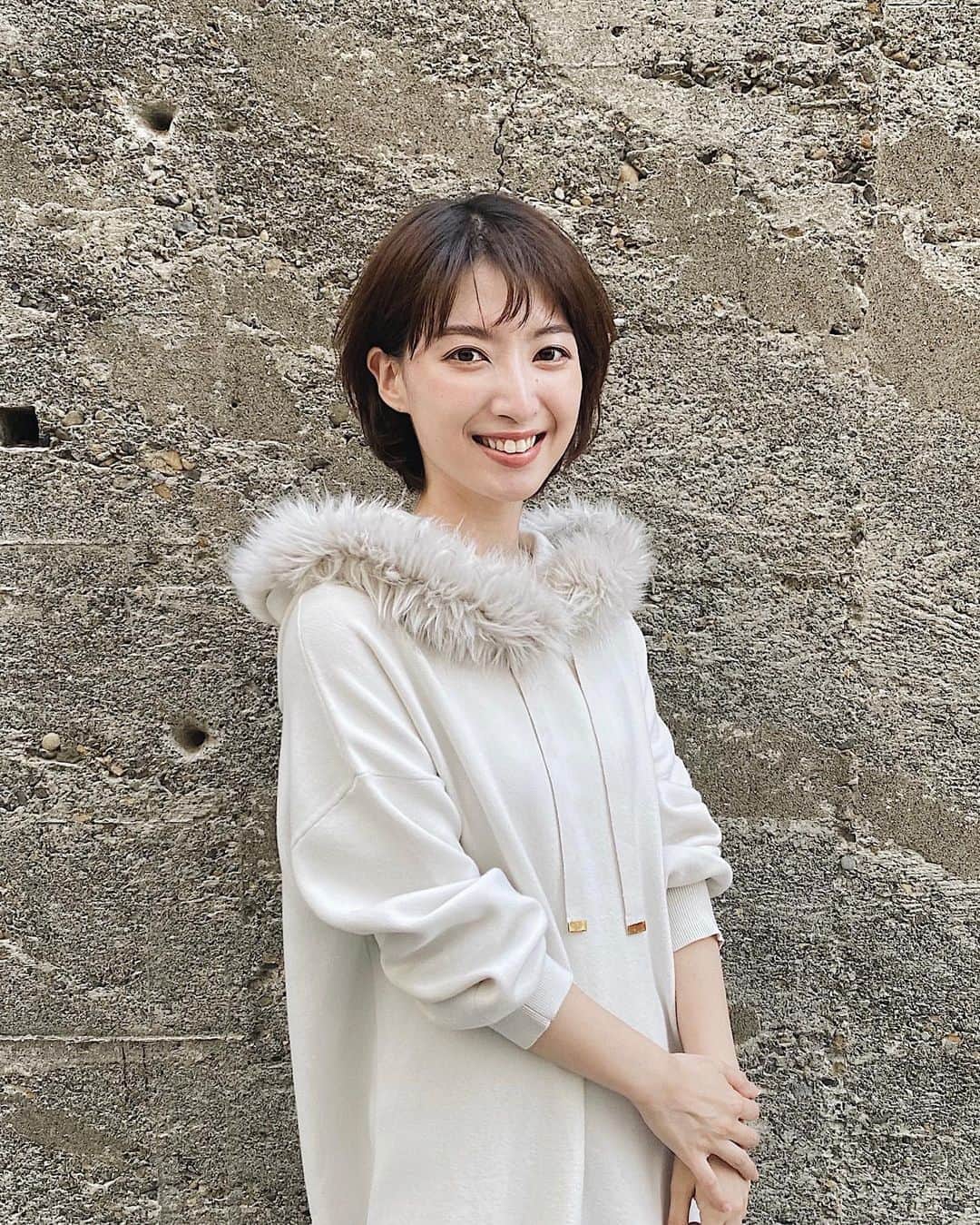 のインスタグラム：「.﻿ 昨日インスタに載せたワンピースを さっそく着てみました🐏﻿ ﻿ まず着心地最高で抜群にあたたかいです。 そしてファーはエコファーと思えないほどぬくもりがあって、ふわっふわ！﻿ ﻿ 可愛いだけじゃない、 こだわり抜いたクオリティの高さ。流石クラスです。﻿ ﻿ 着たらみんな思わず笑顔になってしまうと思う。♡﻿ ﻿ ﻿ ブーツは入社したての頃に﻿ 購入したもので、まだまだ現役。﻿ くたくたになったレザーの風合いを見ると﻿ 連れ添った期間が愛おしくなって←﻿ より愛着が湧きます。﻿ ﻿ これからも長く履いていきたい一足☺️﻿ ﻿ ﻿ ﻿ #graceclass #gracecontinental #グレースクラス #ママコーデ#男の子ママ」
