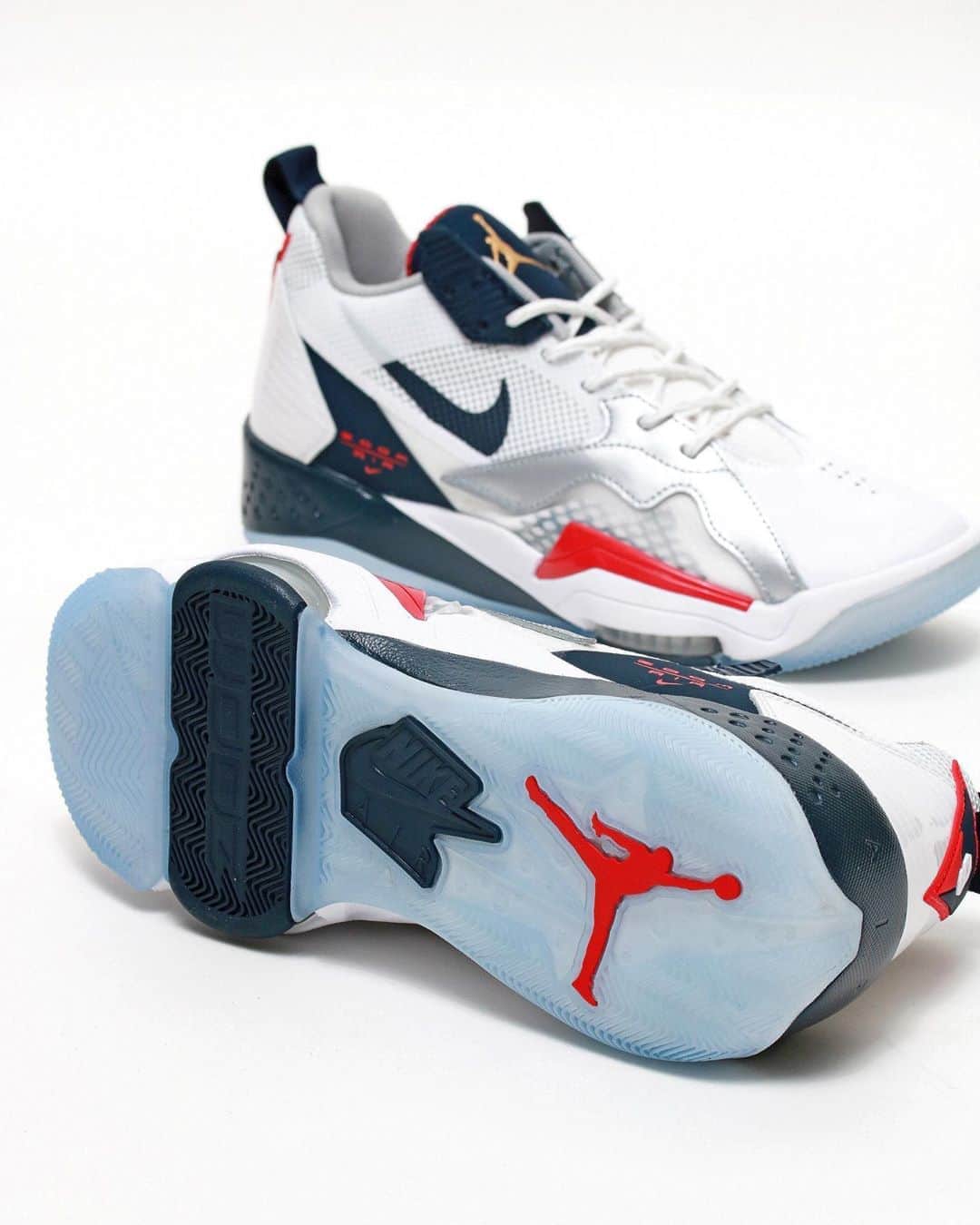 A+Sのインスタグラム：「2020 .10 .2 (fri) in store﻿ ﻿ ■NIKE JORDAN ZOOM '92﻿ COLOR : WHITE × OBSIDIAN﻿ SIZE : 26.0cm - 29.0cm﻿ PRICE : ¥16,500 (+TAX)﻿ ﻿ 90年代の伝説的な3つのシルエットを称えたジョーダン ズーム '92では、当時のデザインに見られる大胆さと反骨精神を表現。伸縮性があり、柔らかくフィットするスリーブと軽量フォーム、反発力に優れたクッショニングを組み合わせることで、快適な一足に仕上げている。ミスマッチな素材と大胆なディテールを配することで、スタイルに特徴的でレトロな雰囲気をプラス。﻿ ﻿ The Jordan Zoom '92, which celebrates the legendary three silhouettes of the 90's, expresses the boldness and rebellious spirit found in the designs of those days. Stretchy, soft-fitting sleeves, lightweight foam, and cushioning with excellent resilience combine to create a comfortable pair. By arranging mismatched materials and bold details, a characteristic and retro atmosphere is added to the style.﻿ ﻿ #a_and_s﻿ #NIKE﻿ #NIKEJORDAN﻿ #NIKEJORDANZOOM﻿ #NIKEJORDANZOOM92」