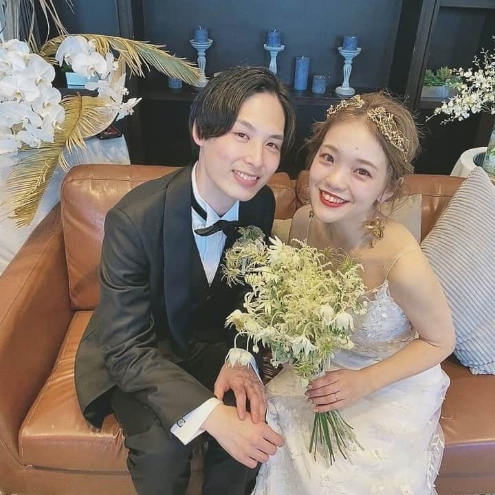 プレ花嫁の結婚式準備サイト farny 【ファーニー】さんのインスタグラム写真 - (プレ花嫁の結婚式準備サイト farny 【ファーニー】Instagram)「@farny_weddingをフォローして #プラコレ #farnyレポ を付けて投稿してくださいね♥ . :-: :-: :-: :-: :-: :-: :-: :-: :-: 本日紹介したいウェディングフォトは・・・ @chiaki_wd さん♡ . ソファ高砂×お洒落な花嫁さまの コーディネートショット*  高砂での撮影は、 Instagramでもとっても人気♥ 繊細なデザインのアクセサリー使いから センスの良さが際立って見えますね* . ==================== \\花嫁ライター募集中// @farny_wedding の DMより”Farny 花嫁ライター希望”とお送りくださいね◎ 担当者から折り返しご連絡さしあげます⁂ . \\花嫁アプリ // プロのアドバイザーに結婚式の相談を何度でも♡ ウェディングドレスの記事や、 自分のウェディングレポを残せちゃう♡” . ＞＞＞TOPのURLからcheck ⋈ @placolewedding ＞＞＞結婚のご相談は プラコレウェディングアドバイザーへ♡ @wedding_adviser ＞＞＞ウェディングレポを残したいなら、 farny by プラコレをcheck ✎ @farny_wedding ＞＞＞ウェディングアイデア＆DIYは ドレシーアイデアcheck ❁ @dressy_idea . ┈┈┈┈┈┈┈┈┈┈┈┈┈┈┈┈┈┈┈ #プレ花嫁 #卒花嫁 #結婚準備 #結婚式 #結婚式場 #当日レポ #撮影指示書 #weddingtbt #ウェディングフォト #ブライダルフェア #卒花しました #farnyレポ #前撮り #2020秋婚 #2020冬婚 #挙式 #令和花嫁 #全国のプレ花嫁さんと繋がりたい #高砂 #花嫁コーディネート #高砂コーディネート #おしゃれ花嫁 #ナチュラルウェディング #ヘッドドレス #コットンハーバークラブ #花嫁コーディネート」9月29日 17時43分 - farny_wedding