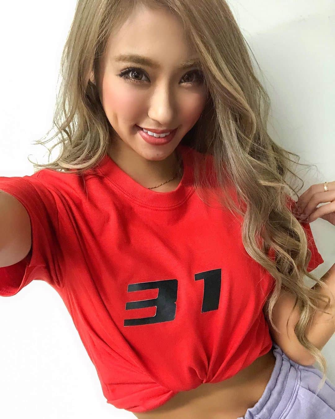 HIKARUさんのインスタグラム写真 - (HIKARUInstagram)「気づけば ・サイン入りチェキ・ 〜このTシャツ抽選プレゼントしまっせ編〜 今日締め切り日😮😮  今日29日23:59分までです！急げん💗  ﻿ 🌺申し込み期間🌺﻿ 9月29日23:59分迄 ﻿ 🌺申し込みURL🌺 https://muvus.jp/muvus/cmdtyList.php?cat=ZHEPyiskD5Eq  ﻿ 新規の方は登録してね！﻿ 前回購入していただいた方はそのままログインで購入できます☝🏾﻿ ﻿ 🌺当日の配信時間🌺﻿ ﻿ 9月30日(水)HIKARU　20:00（予定）﻿ プラチナムプロダクション ﻿YouTube  https://m.youtube.com/channel/UCGVId113yT7Ati5cyC3hZlA  🌺対象商品🌺﻿ チェキ 1枚　2,000円（税込）﻿ ﻿ ※商品には限りがございます。在庫が無くなり次第、終了となります。﻿ ﻿ ﻿ #プラチナムプロダクション  #インスタライブ　#チェキ　#レースクィーン  #apr #撮影」9月29日 17時58分 - hikaru__0211