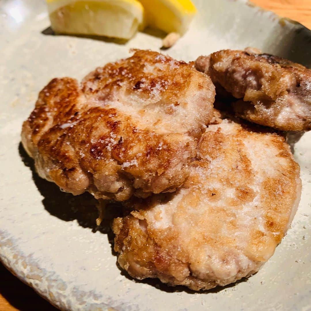 一条もんこさんのインスタグラム写真 - (一条もんこInstagram)「東京カリー番長のリーダーのカレーが食べられるホルモン焼き屋『婁熊東京』さんでカレー会議。  お肉がとにかく新鮮で美味しい！マニアックな部位もさらっと食べられます。 リーダーのカレーはランチ限定ですが、ディナーではまた違うスパイスカレーが食べられて安心です　笑 どちらも美味しいです♡ #婁熊東京#恵比寿#ホルモン焼き#スパイスカレー#カレー#curry#超新鮮豚#ホルモン#内臓#スパイス#塩加減最高#ランチはリーダーのカレー#ディナーはお店のカレー#東京カリー番長#リーダー#監修#カレー会議#最高の仲間と#恵比寿のジュディマリ#一条もんこ」9月29日 17時57分 - monko1215