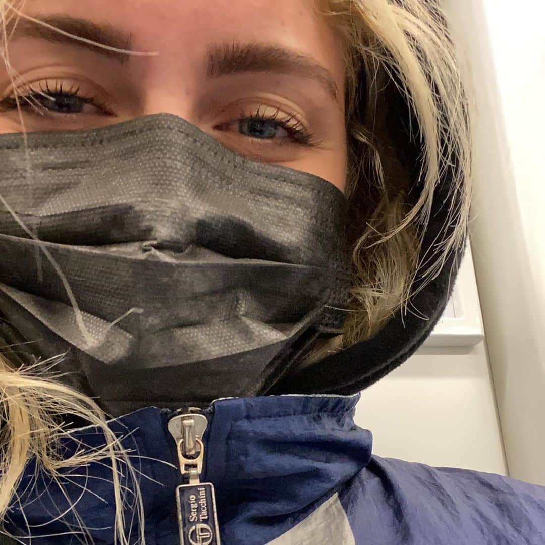 Sofia Viscardiのインスタグラム：「imparato a sorridere con mascherina」