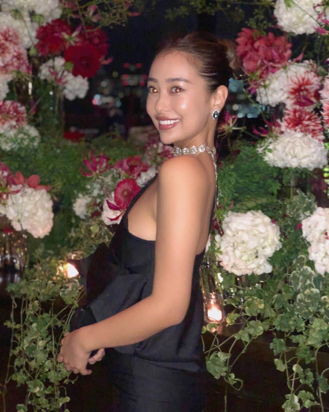 のインスタグラム：「昨日はずーっと楽しみにしていたPartyだったの🌝🤍 たまにはこうやってドレスアップしてお出かけもいいね♡  . Dress & Bag @andyoudressingroom  .  Accessory @haute_renttorunway  ドレスやアクセの質問沢山頂いたので🤍」