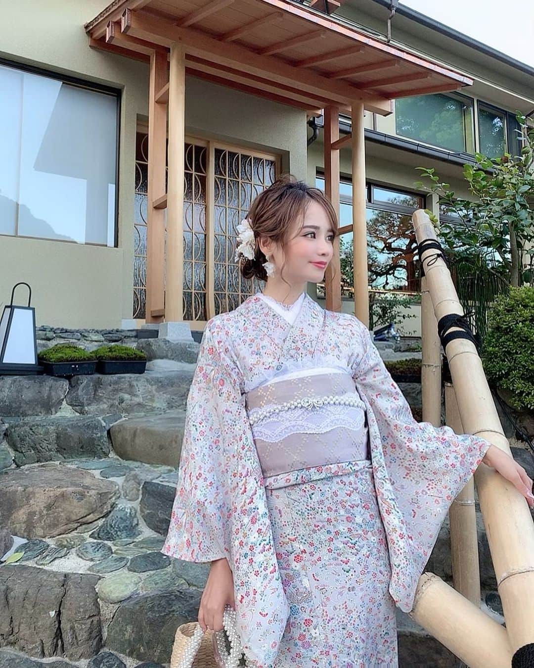 姫奈のインスタグラム：「. . @village_kyoto の着付け屋さん こんな可愛いカゴバックとかも 沢山あったしヘアセットも上手いから 良かった ☺️ みんなも行ってみてね 💞 . . . #京都観光 #京都 #着物 #着物レンタル」
