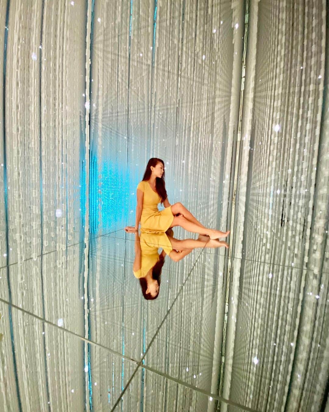 SAORIのインスタグラム：「昨年に続き 今年も行ってきたよ✨ @teamlab.planets . ほんとこの空間は現実逃避できる😋 コロナ対策もしてるから 安心して楽しめるよ😋😋😋 お台場の会場にも行きたいな😍 ✾ #チームラボプラネッツ #チームラボ豊洲 #teamlabplanets #pr #東京 #tokyo #港区 #高身長女子 #model #モデル #influencer #インフルエンサー #instagramer #インスタグラマー #ambassador #アンバサダー #フリーモデル #ポートレートモデル #カメラマンさんと繋がりたい #ポトレ #ポトレのセカイ #ビジョラダ #美女jp #ビジョフォ #ビジョナビ」