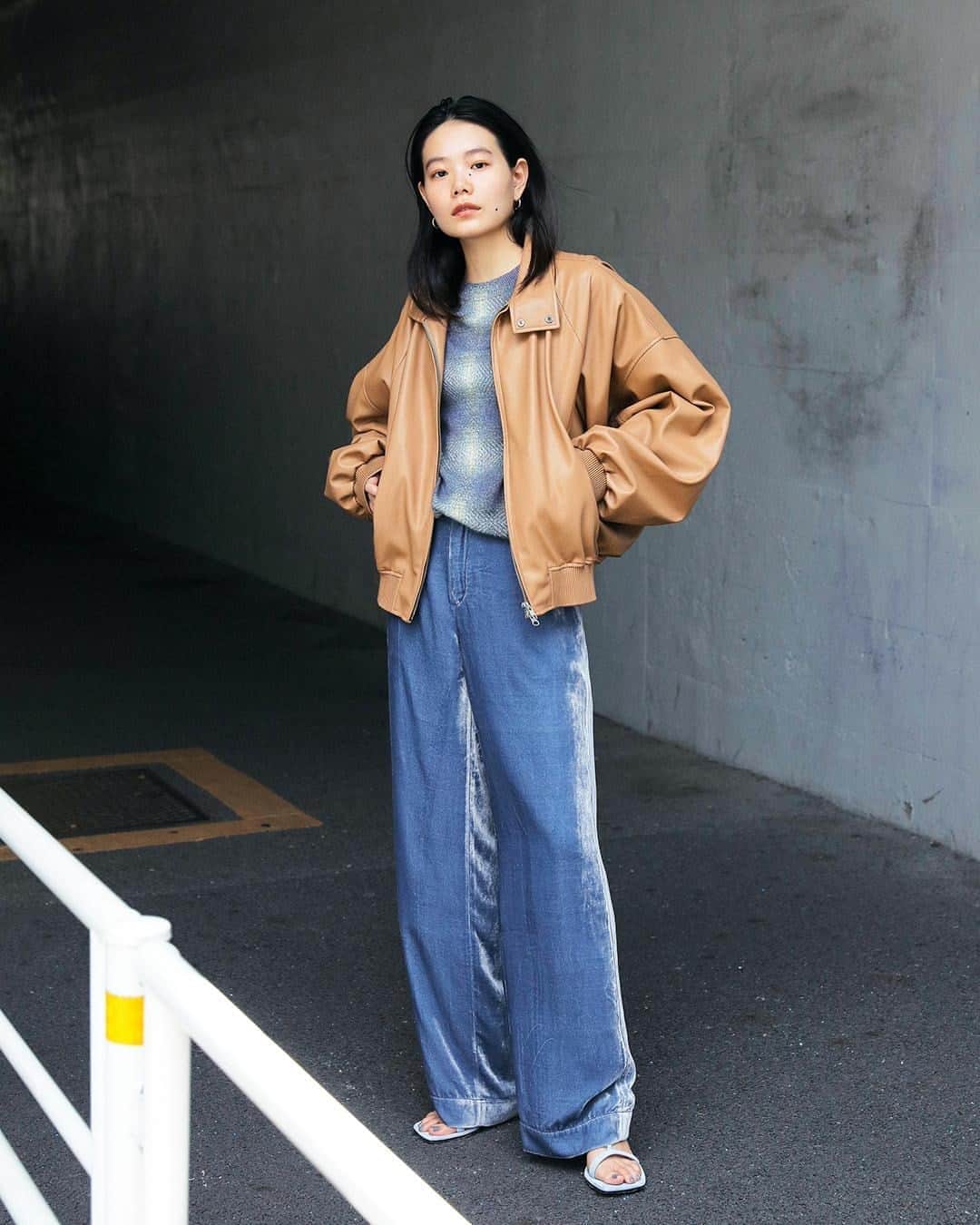 Droptokyoさんのインスタグラム写真 - (DroptokyoInstagram)「TOKYO STREET STYLE⁣⁣ ⁣ ⁣ Name: @nairuuuu ⁣ Jacket: @jnby_japan ⁣ Sweater: @jnby_japan ⁣ Pants: @jnby_japan ⁣ Shoes: @jnby_japan ⁣ #jnby#jnbyjp#pr#streetstyle#droptokyo#tokyo#japan#streetscene#streetfashion#streetwear#streetculture#fashion#ストリートファッション#コーディネート⁣⁣⁣ ⁣ Photography: @dai.yamashiro ⁣ Styling: @raikatanakakana」9月29日 18時00分 - drop_tokyo