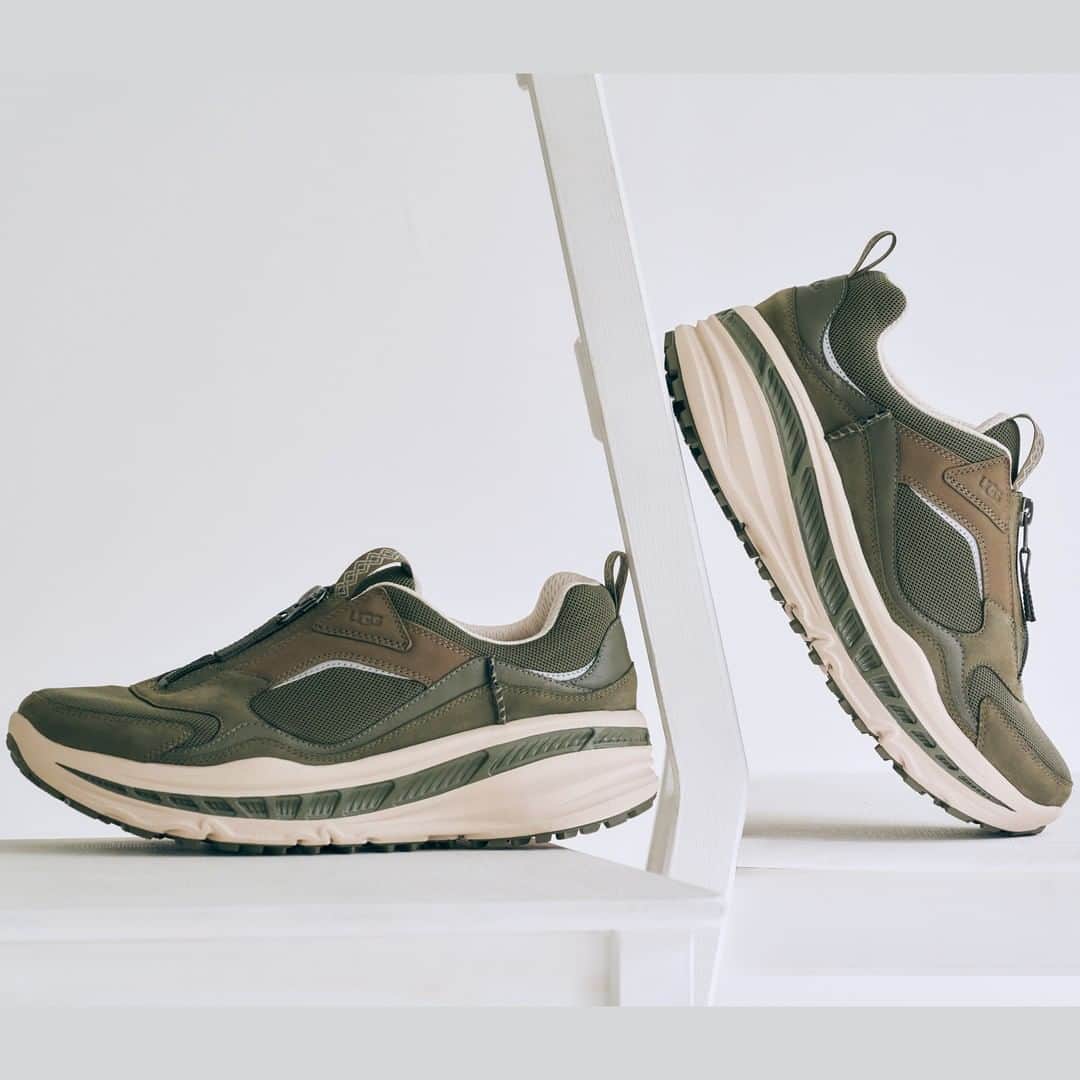 Uggさんのインスタグラム写真 Ugginstagram ホワイト シール モスグリーン ブラックで展開している Ca805 Zip Mesh 落ち着いた色みは どんなスタイリングにもフィット Uggスニーカー Ca805 Uggjapan Uggsneakers Sneakers スニーカー ダッド