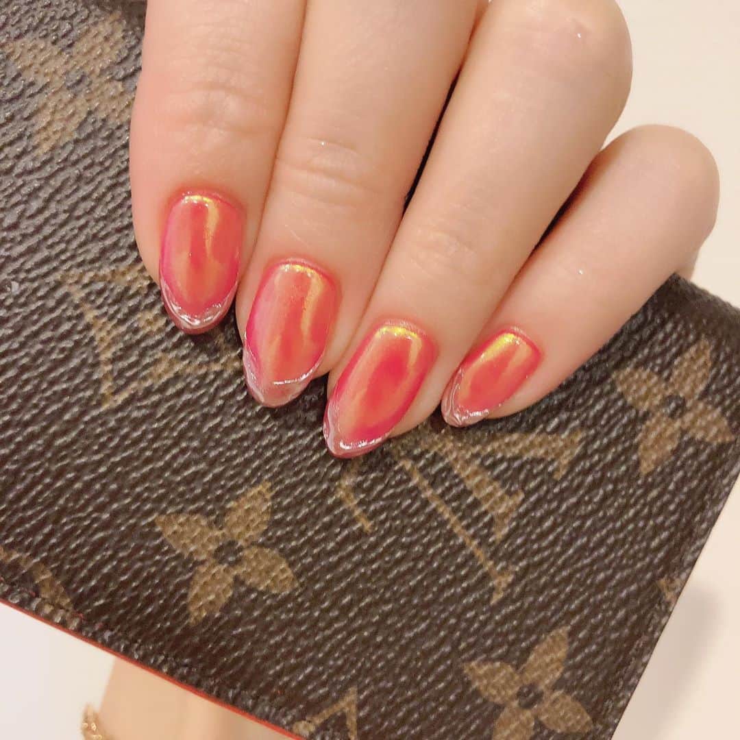 高橋沙弥華さんのインスタグラム写真 - (高橋沙弥華Instagram)「アクセサリーネイル💅💓  角度でミラーネイルが反射して色変わって可愛い😍  先端にアクセサリーついてるように見えるのがアクセサリーネイルらしい🤔  #ジェルネイル #自爪 #アクセサリーネイル #ミラーネイル #キラキラネイル #💅 #new #可愛い #louisvuitton #nail」9月29日 18時08分 - takahashi_sayakachan1204