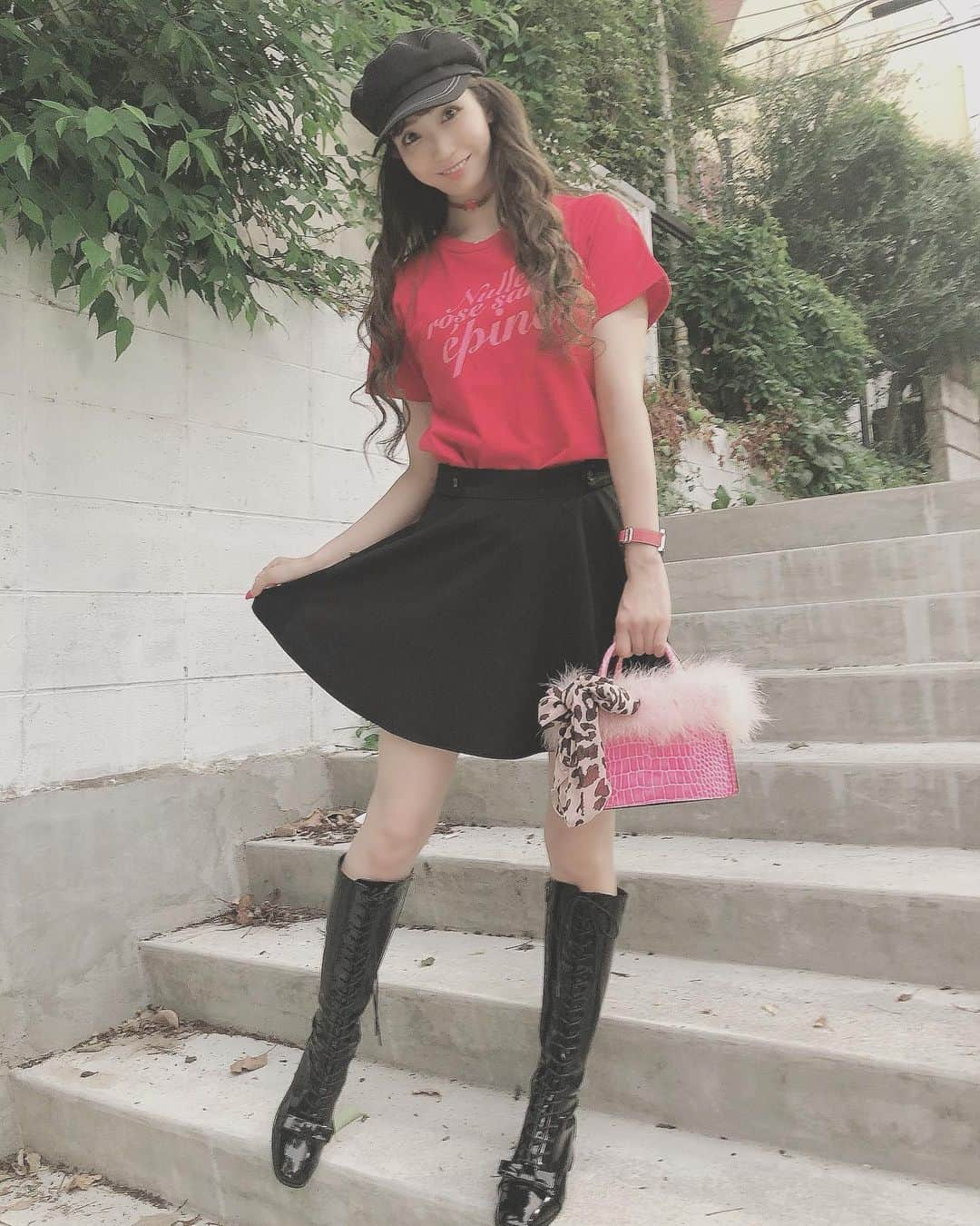 藤岡静香のインスタグラム：「❤︎thevargin &epine🏹❤︎  tops❤︎ #epine   skirt❤︎ #loveless   boots❤︎ #epine   bag❤︎ #thevirgins   ❤︎#フレンチガーリー  ❤︎#エピラーさんと繋がりたい  ❤︎#エピラー  ❤︎#おしゃれさんと繋がりたい  ❤︎#ootd」