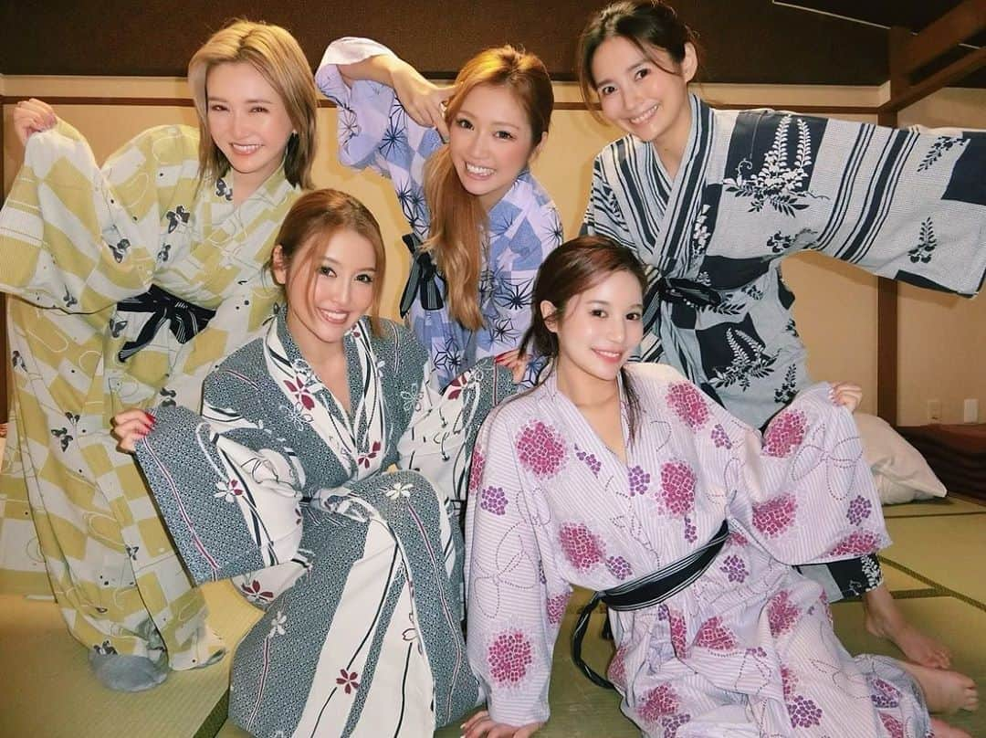 カナさんのインスタグラム写真 - (カナInstagram)「かずえさんのお誕生日 サプライズ箱根温泉旅行へ♨️👘 ． みんなから愛されているかずえさん👶🏼💖 あたたかくて心優しくて… いつでもニコニコ可愛いかずえさんが大好きです😍 ． パワフルなお姉さまたちとの ２日間は最高に楽しかったよ🤣🌈 ． #cyberjapan」9月29日 18時21分 - _kana627_