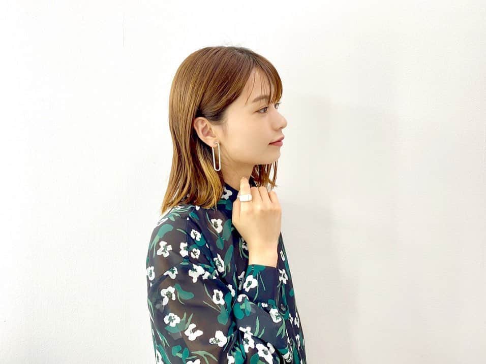 足立佳奈のインスタグラム：「ジャンプの撮影で 着させてもらった衣装だよーん☺︎☺︎ #週刊少年ジャンプ   みんな、もうみてくれたかなぁー？？」