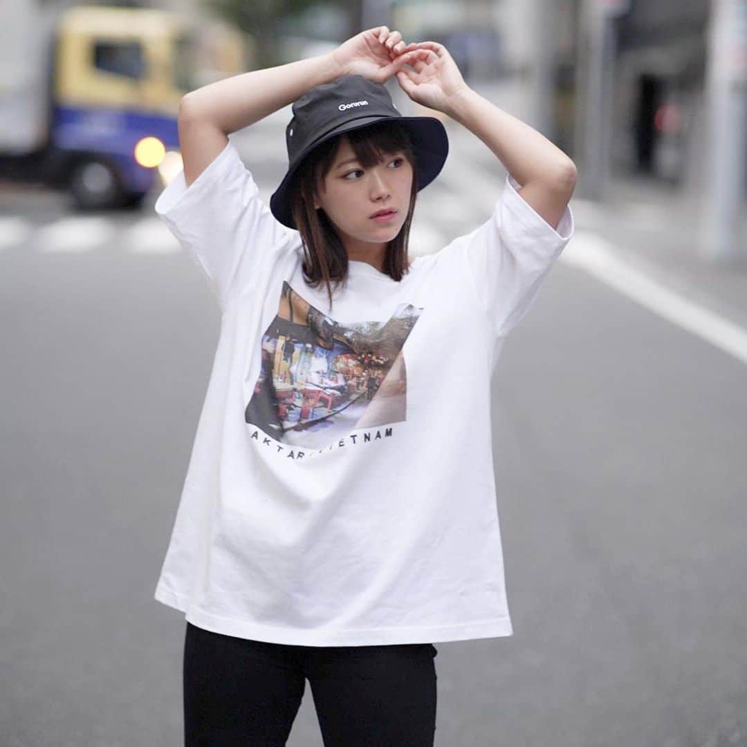 山内鈴蘭さんのインスタグラム写真 - (山内鈴蘭Instagram)「ちゅりちゃん(@akane_o8o)のRITA JEANS TOKYOさんコラボTシャツ🐥💓かわええ。Gorurunバケハ合わせた。かわええ🥺 ． ． プリントが鮮やかだから シンプルなのに個性があって素敵😊 受注締め切りが10月1日だってよん！！ ． ． ちゅりたん、いつか私ともコラボしてねん😜💓 ． ． #ritajeanstokyo #Tシャツ #ロンT #Tシャツコーデ #バケットハット #スキニー #バケハコーデ #シンプルコーデ  #高柳明音 ちゃんのコラボTシャツ💓 #Gorurun #ごるらんコーデ #私服 #お洋服 #今日のコーデ」9月29日 18時30分 - xxsuzuranxx