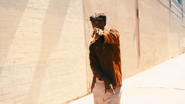 Reggie COUZのインスタグラム：「For those that been following my content last year all the way up to this point, I’ve been dropping videos like this  to have another way of making DOPE satisfying content by making little “Story Vignettes” to show my supporters who I really am.I know most of you know me for being funny,but I’m truly an old soul and I got the perfect team to help me reflect that @lexusmacon and @girlnovia . It’s been a journey finding the next thing that gets me back into making fresh new content because as a creator, you really want to expand and do other things that inspires you and others to do MORE! For those who feel like they’re in a box, just know it’s ok to try and perfect something you genuinely LOVE doing .. And that’s on some #RzzziE shit 🤪🤎🙏🏾」