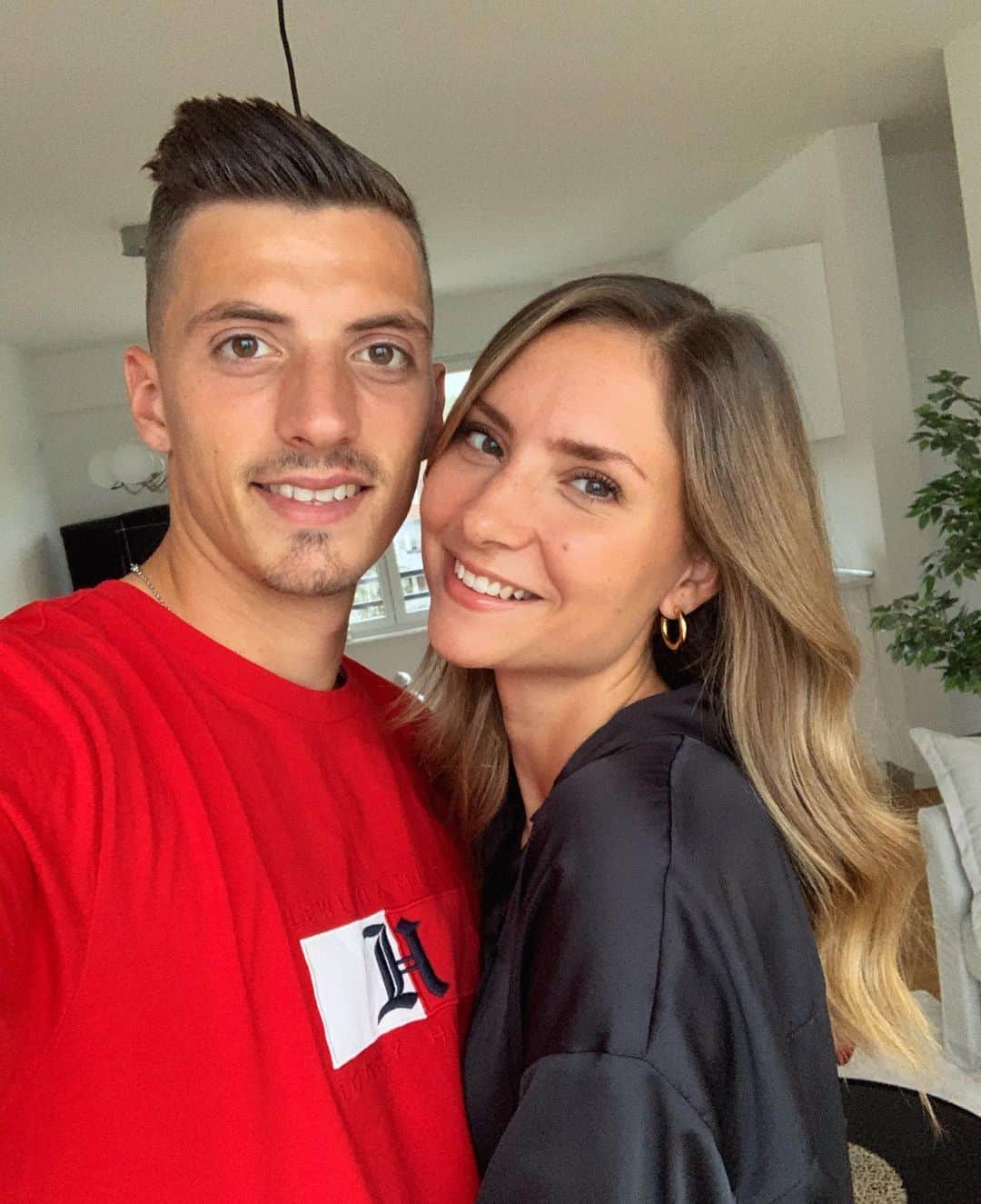 ニコライ・ラップのインスタグラム：「Happy Birthday my love! ❤️ #23」