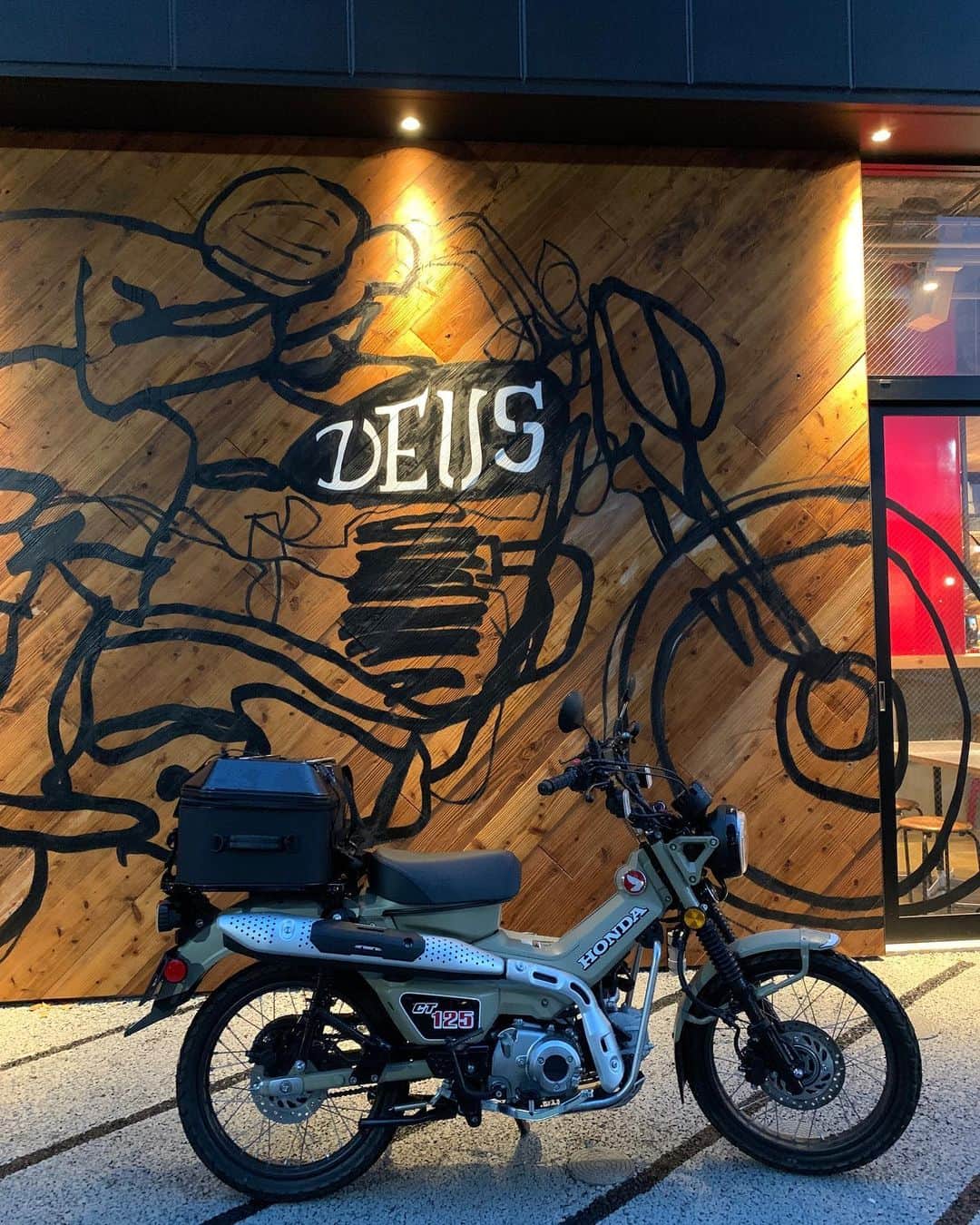 福山理子さんのインスタグラム写真 - (福山理子Instagram)「Deus浅草  #Deus #deusasakusa  #ハンターカブ #カブ主走会  #CT125 #motercycle」9月30日 4時12分 - rikofukuyama