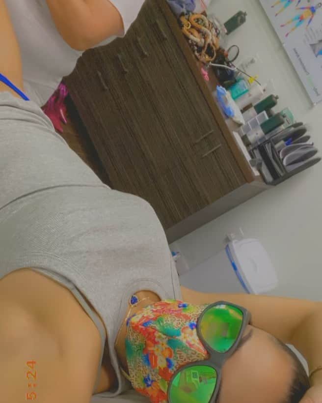 ベロニカ・ベガのインスタグラム：「Laser hair removal is the best decision I ever made in my life! 🚫 🧢  Grateful for @bodydetails  I have no razor bumps, no shadows, and of course no hair!  I highly recommend this for any woman or man. Life CHANGING」