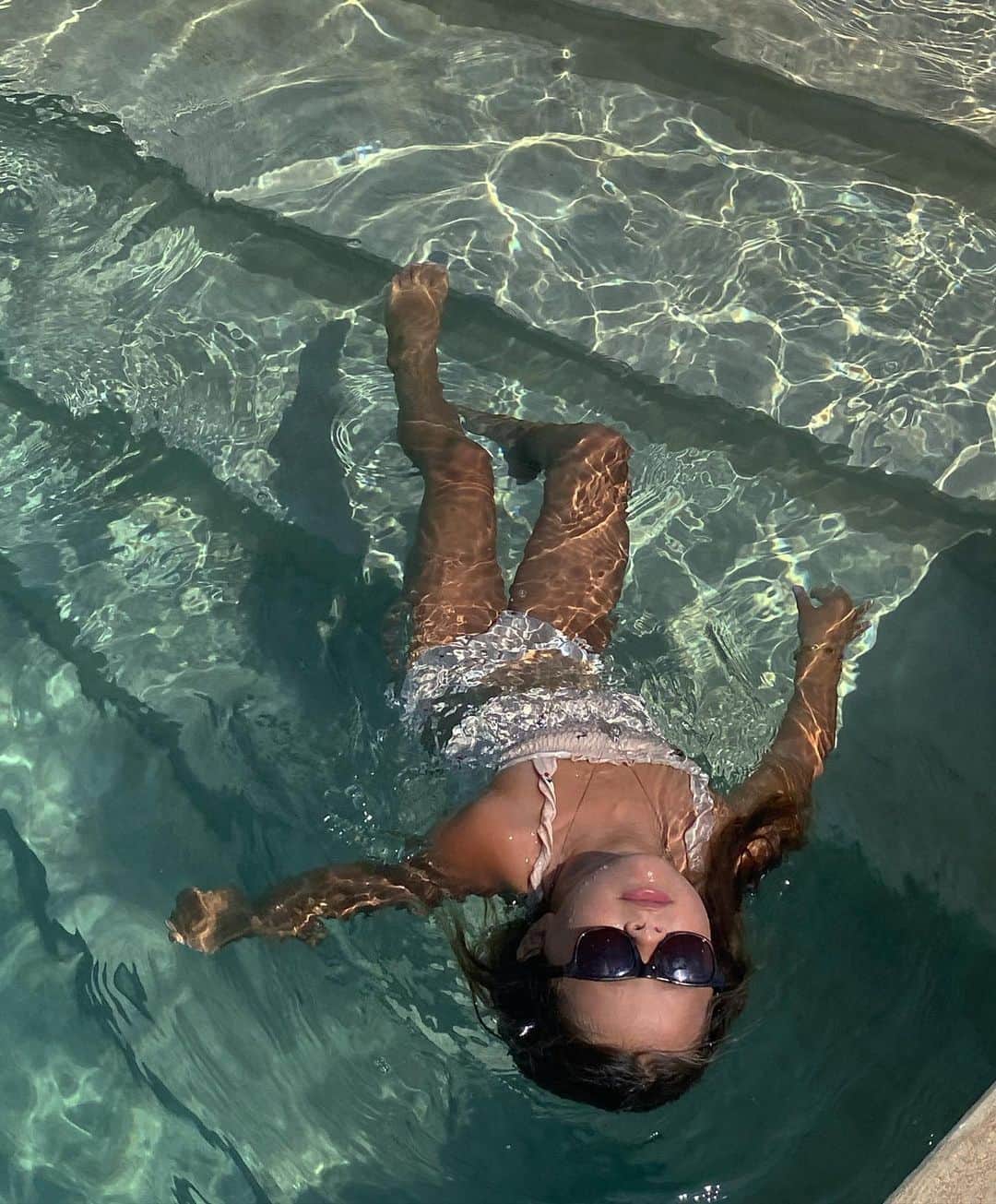 Mathilde Goehlerのインスタグラム：「Enjoying lyfe 😅🥳😎」
