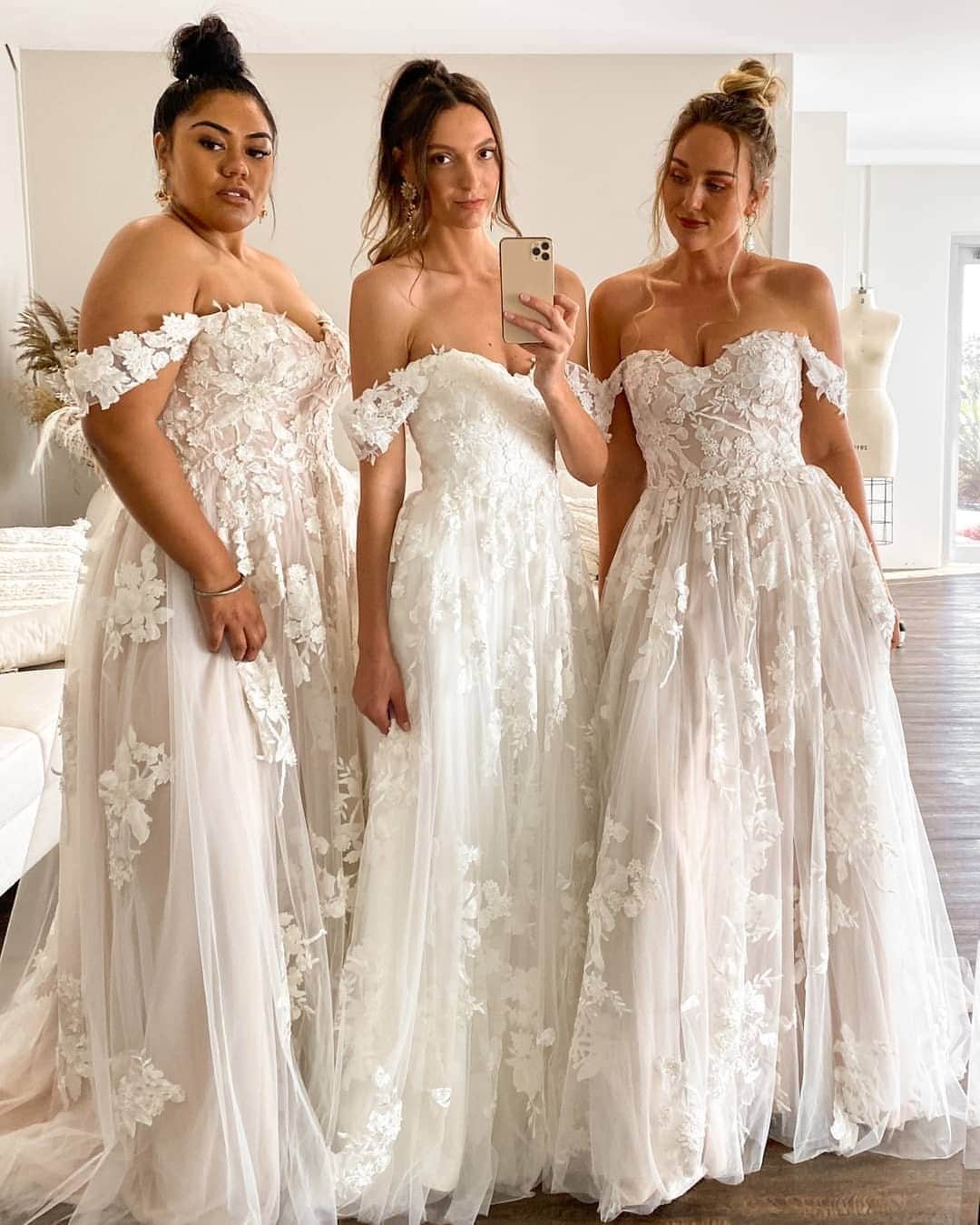 Bedroom diaryのインスタグラム：「Three off-the-shoulder beauties. 📷. via @madilanebridal, @ashleelaurendesigns」