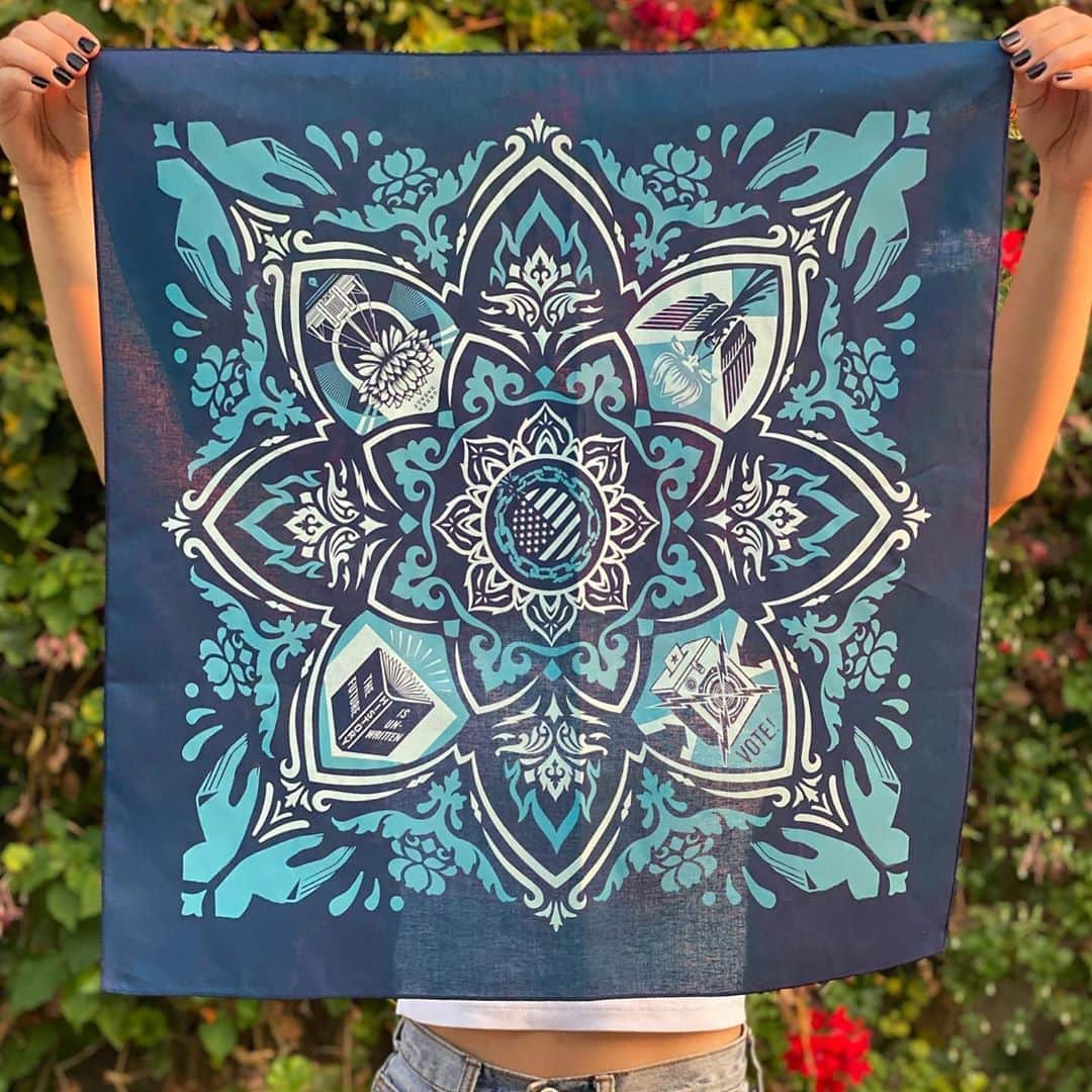 Shepard Faireyのインスタグラム：「The limited-edition bandana I designed for @artistsbandtogether is now back in stock (while supplies last)! 100% of proceeds will go to voter-registration organizations @risefreeorg, @mijente & @wokevote.⁠ You can check out my work and the 14 others by a group of world-renowned artists: @jennyholzerstudio, @vcassinova, @julianahuxtable, @alexisrael, @me.rritt, @chrisunkim, #BarbaraKruger, @marilynminter, @cequarles, @frohawktwofeathers, @xavierschipani, #RirikritTiravanija, #LuchitaHurtado, and @hankwillisthomas, available now through @ebay for Charity - link in bio.⁠ ⁠ ⁠I believe in the #ArtistsBandTogether project because I think we all can make the country better, and that art and the humanitarian spirit of artists can play a valuable role in doing so. This project embraces the principles of democracy, by making art accessible through the bandanas while also providing support to the grassroots voting initiatives from the organizations benefitting from the profits - Rise, Mijente, and Woke Vote. The caliber of artists involved is inspiring, and I believe in the story behind each work of art. I think that everyone from collectors to activists will be embracing these as collectable symbols of democracy at this historic moment. There's only 35 days left until Election Day, so let's band together to get out the vote! Thanks for caring. -Shepard」